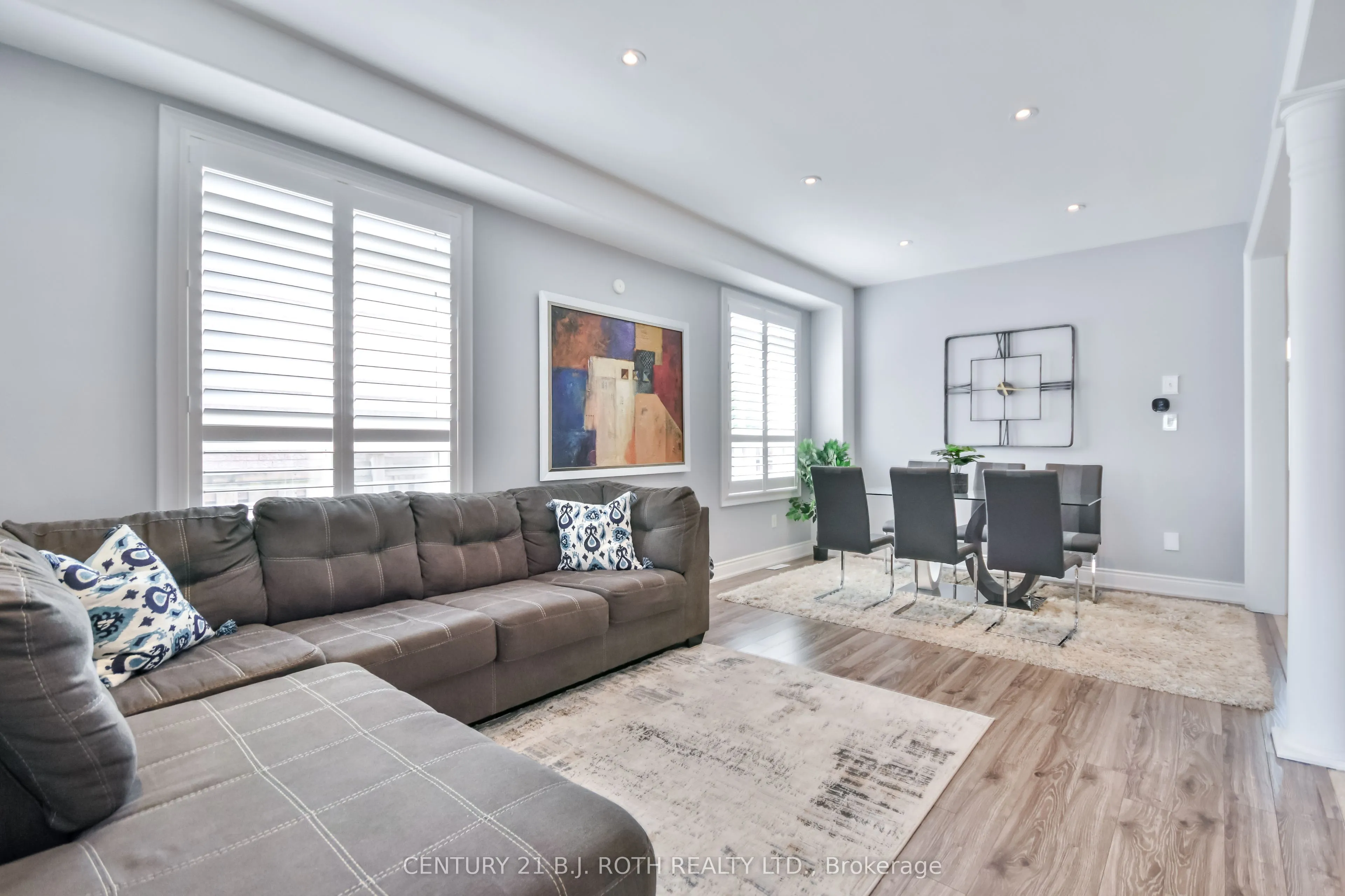 118 The Queensway