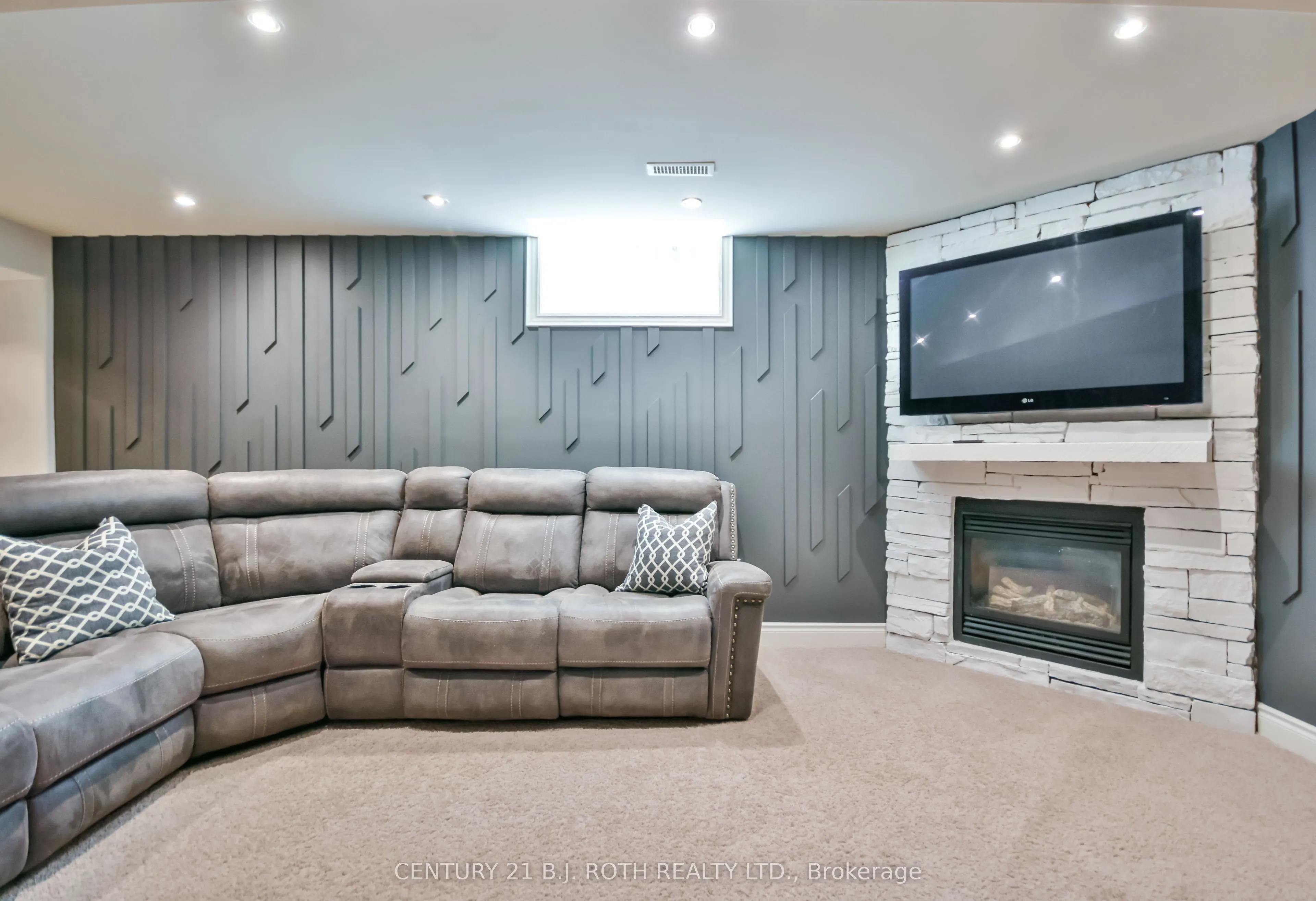 118 The Queensway