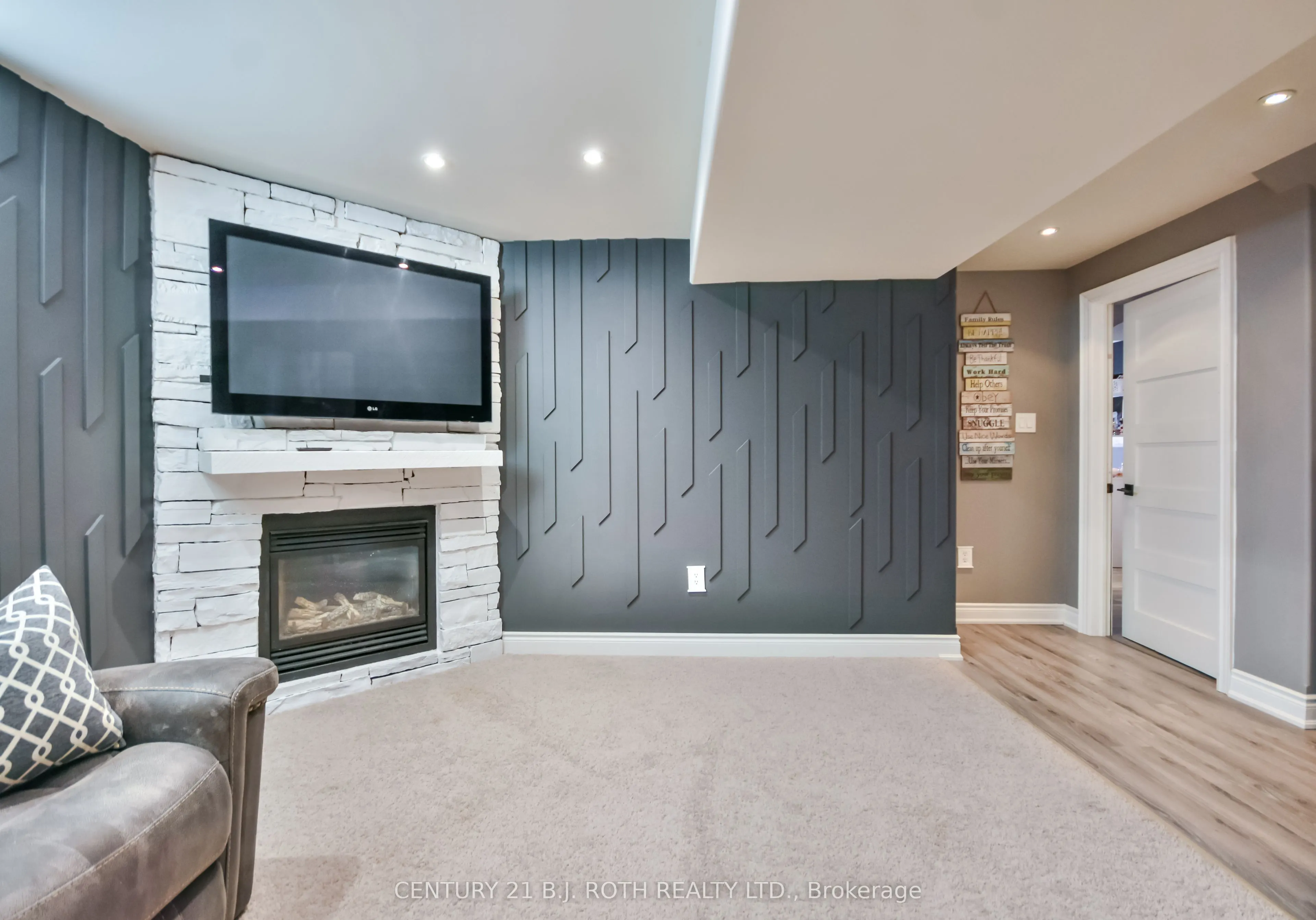 118 The Queensway