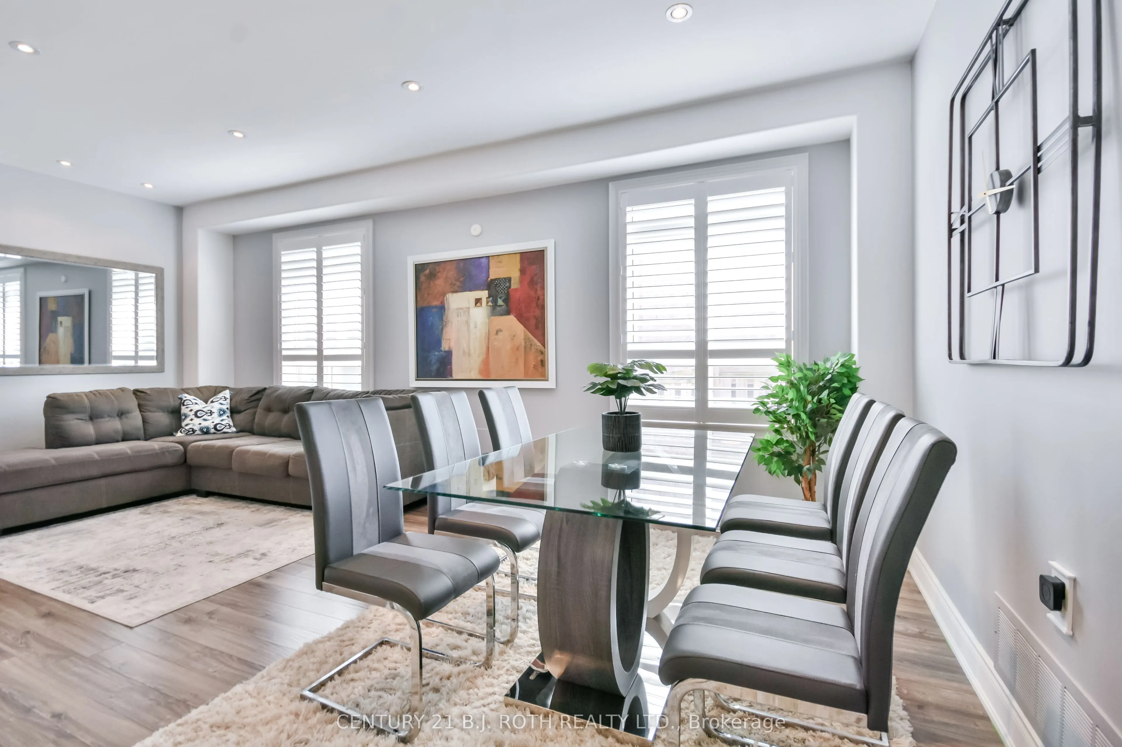 118 The Queensway