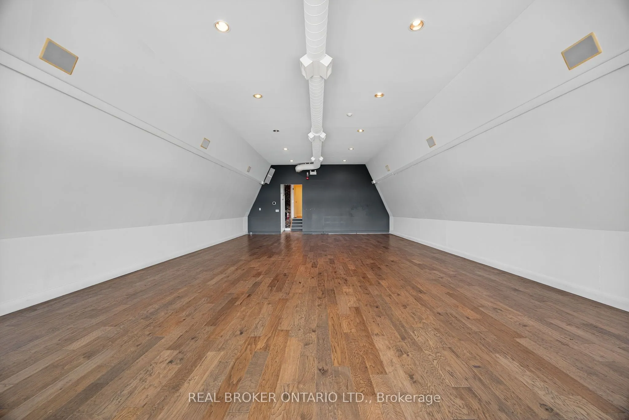 119 Dunlop Street E