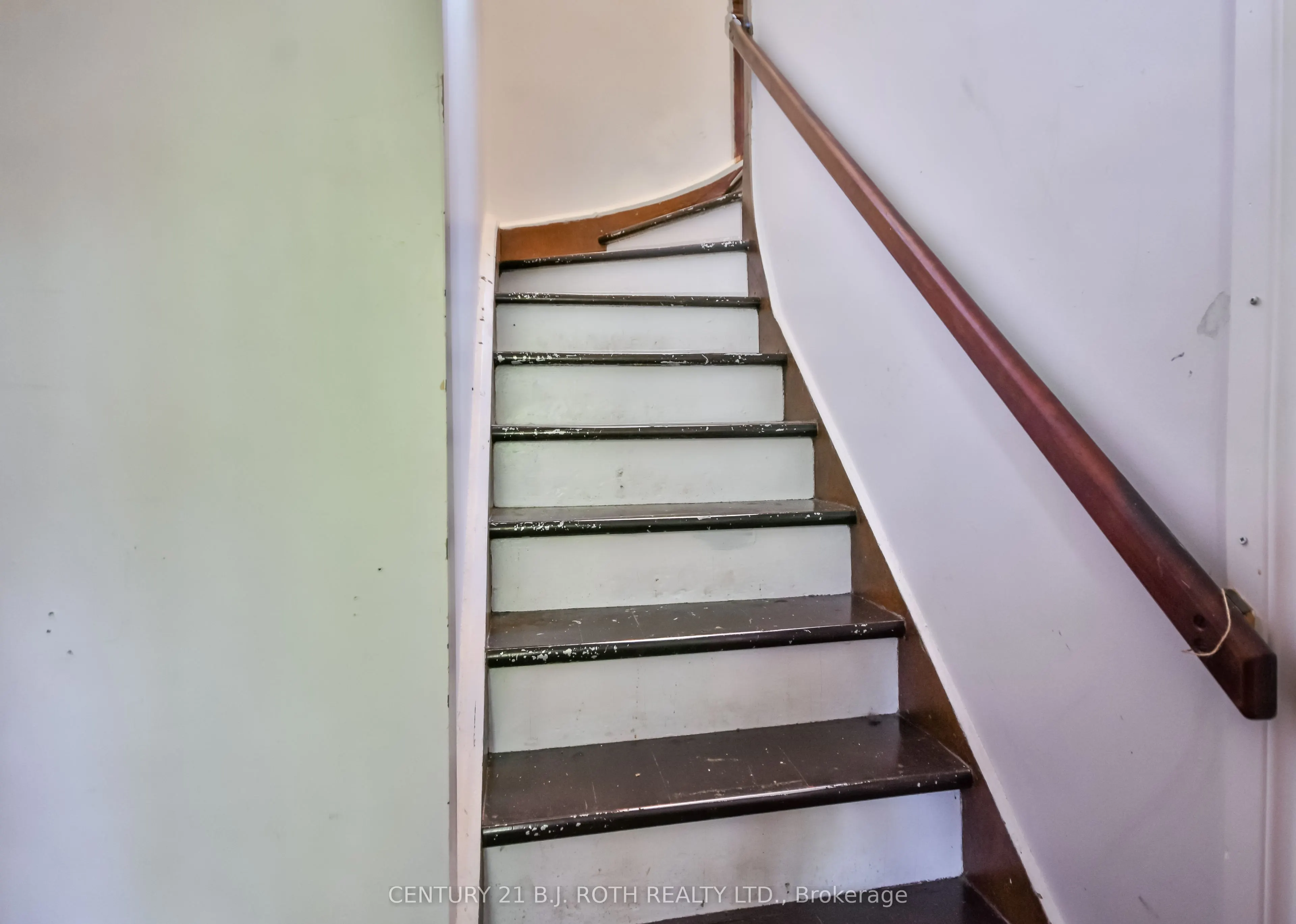 57 Penetang Street