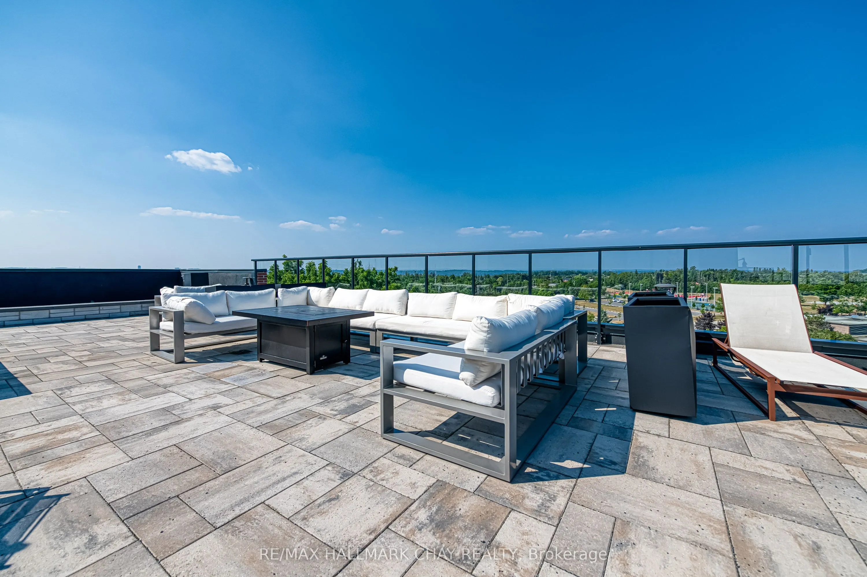 681 Yonge Street N, #217