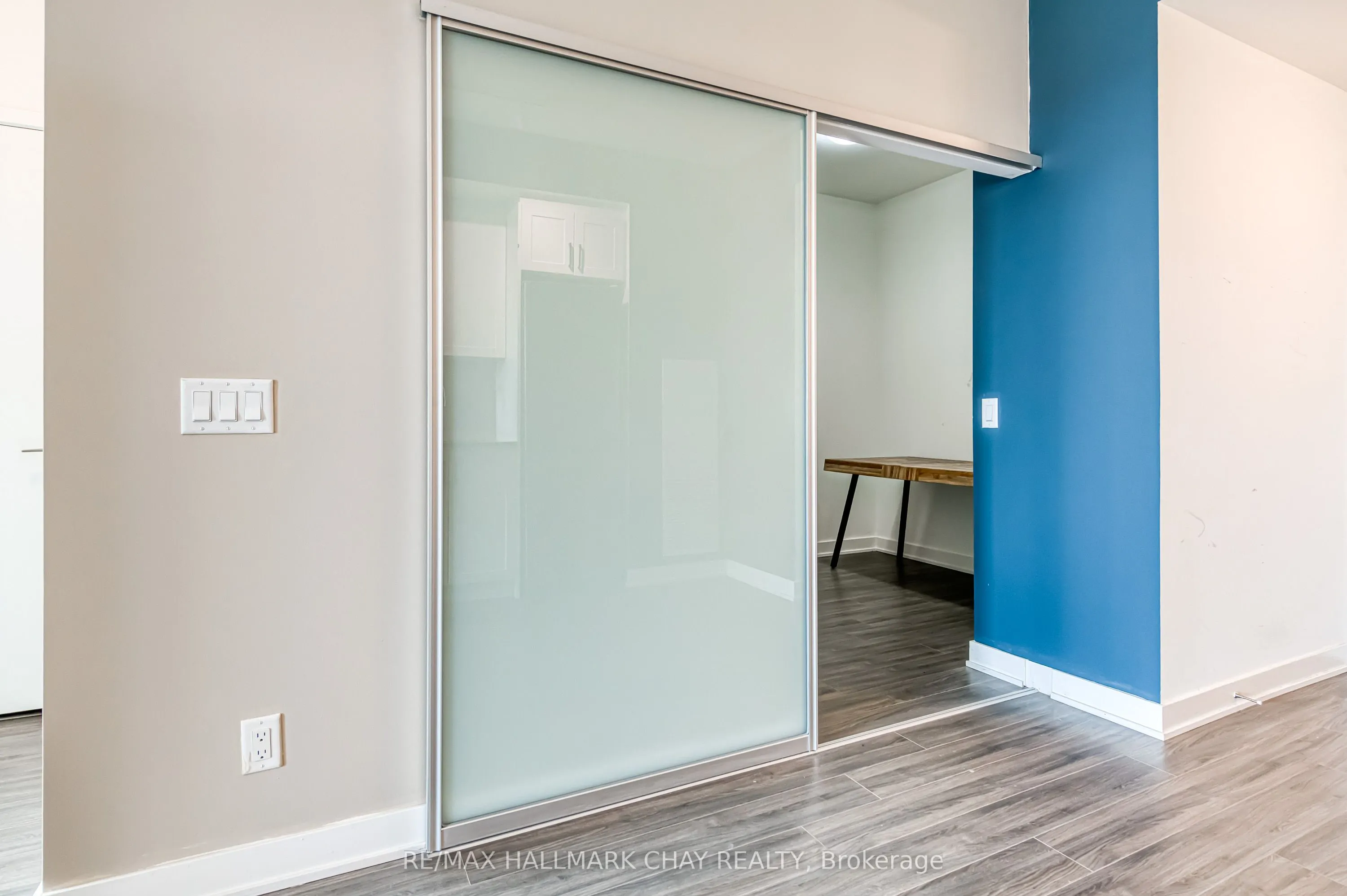 681 Yonge Street N, #217