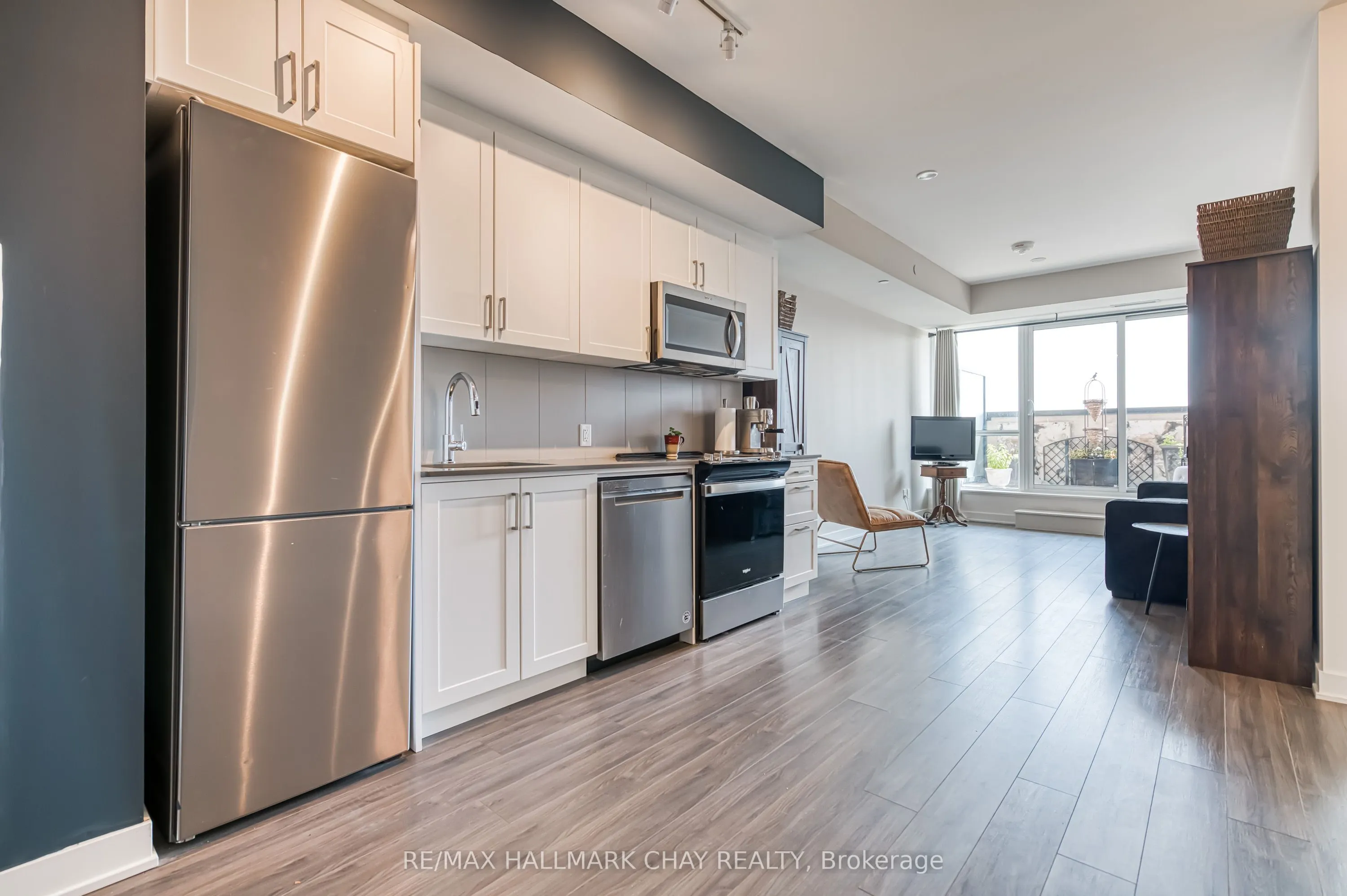 681 Yonge Street N, #217