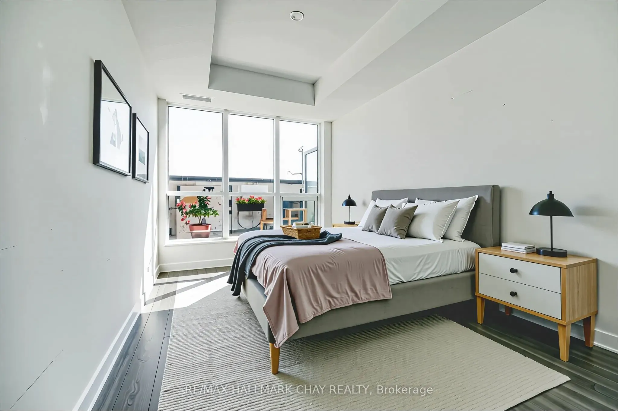 681 Yonge Street N, #217
