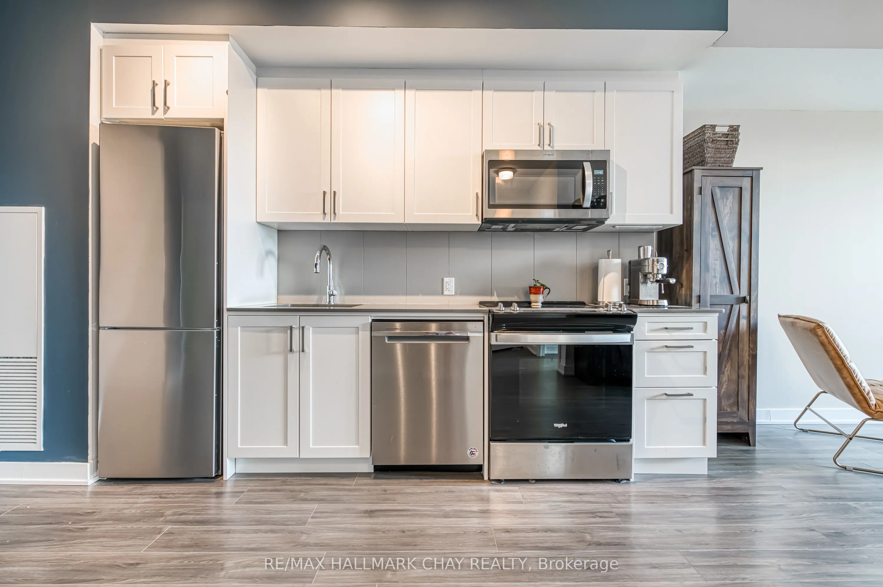 681 Yonge Street N, #217