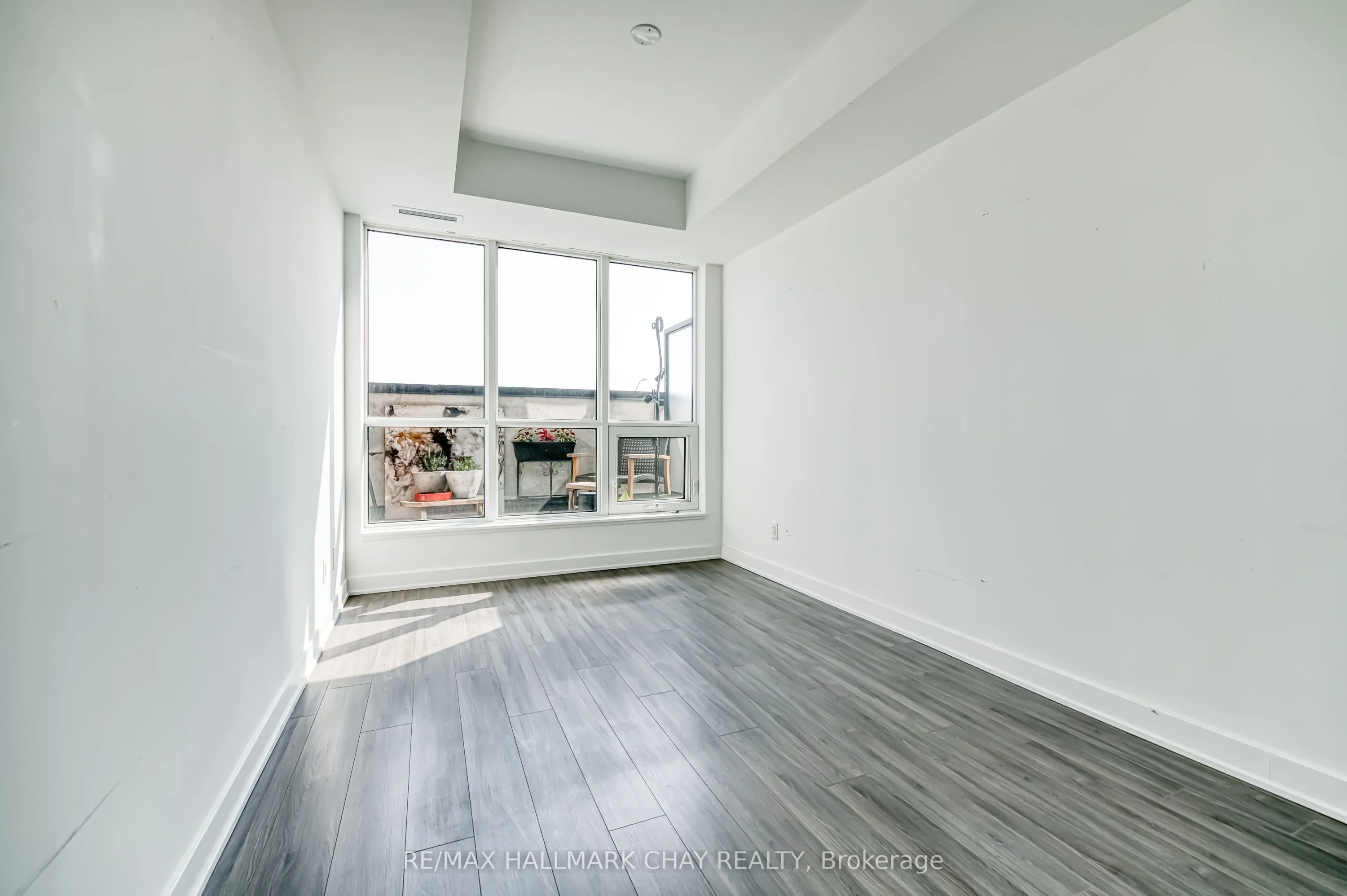 681 Yonge Street N, #217