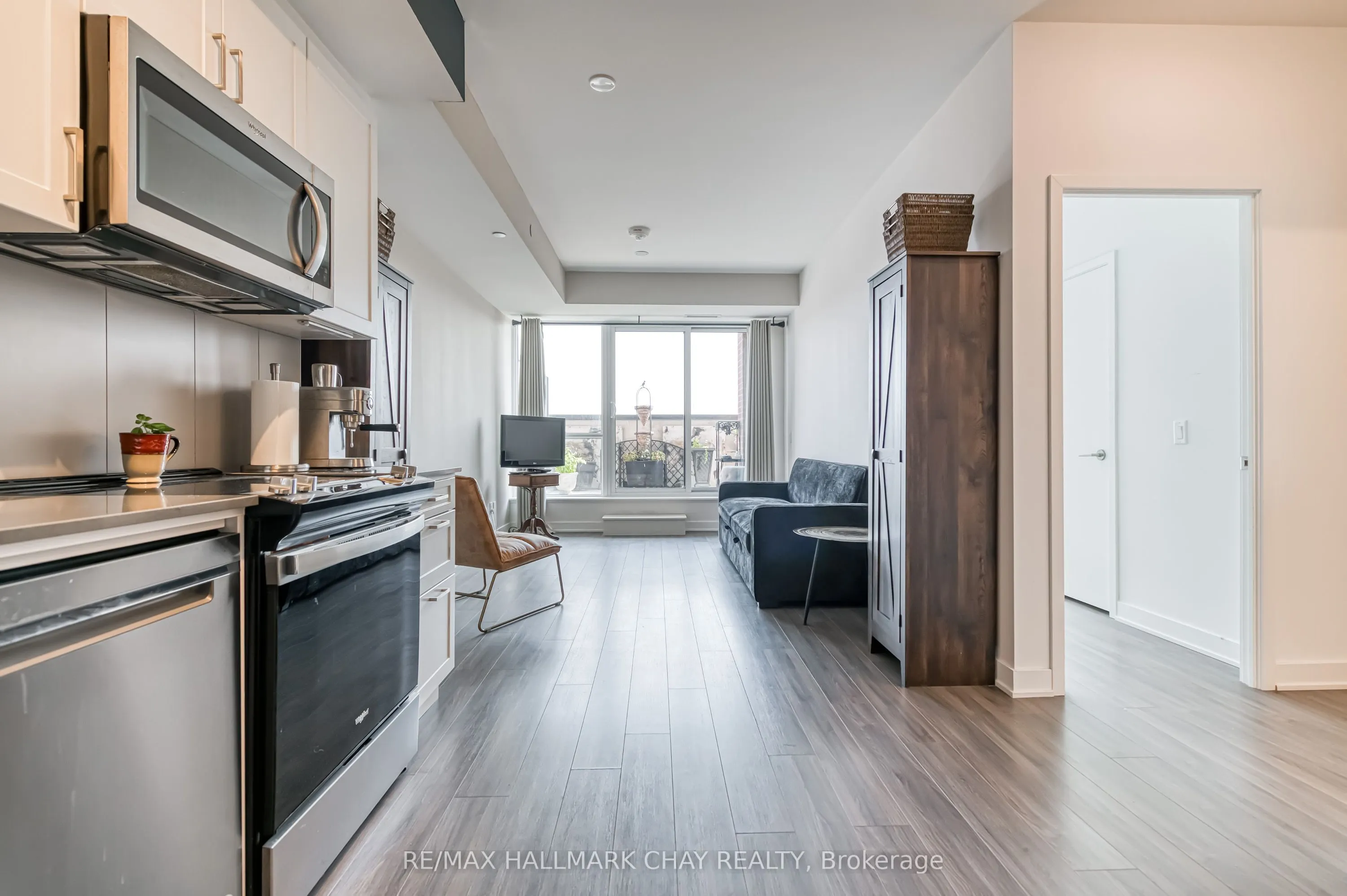 681 Yonge Street N, #217