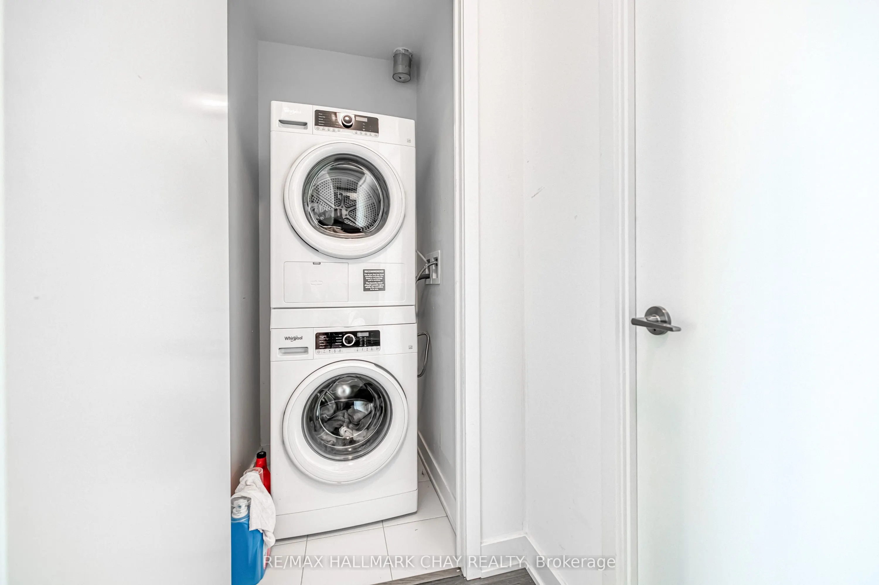 681 Yonge Street N, #217