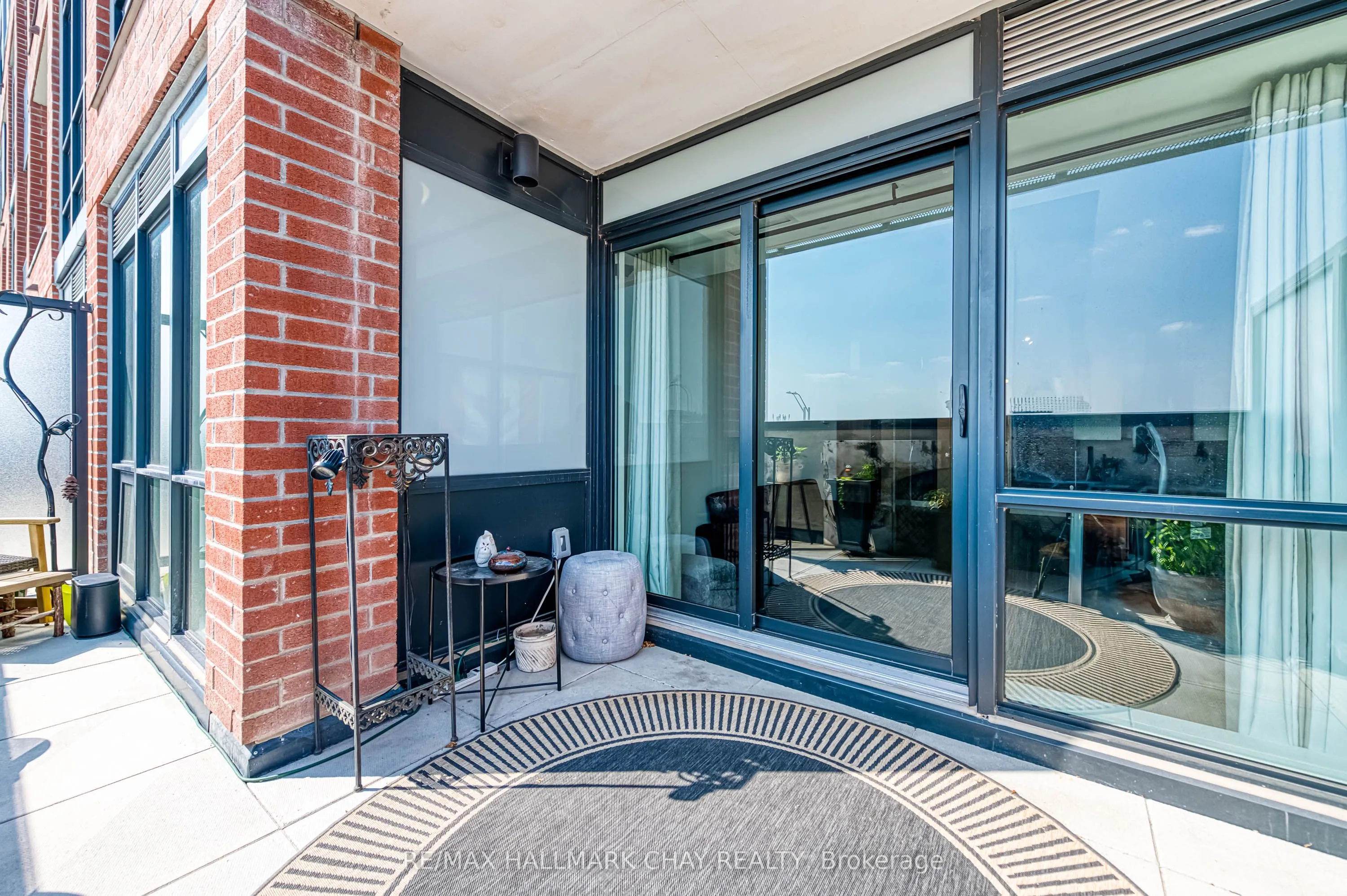 681 Yonge Street N, #217