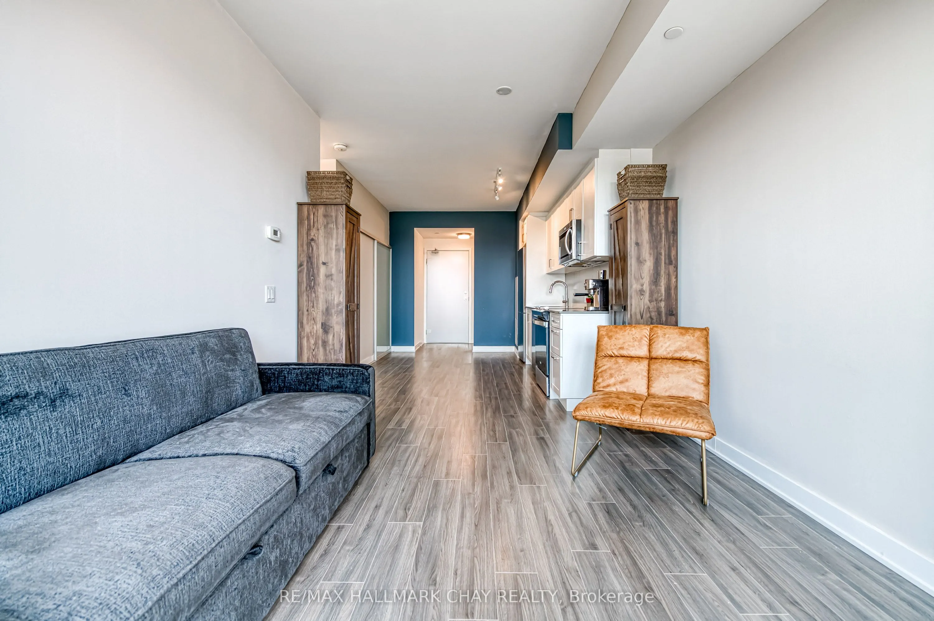681 Yonge Street N, #217