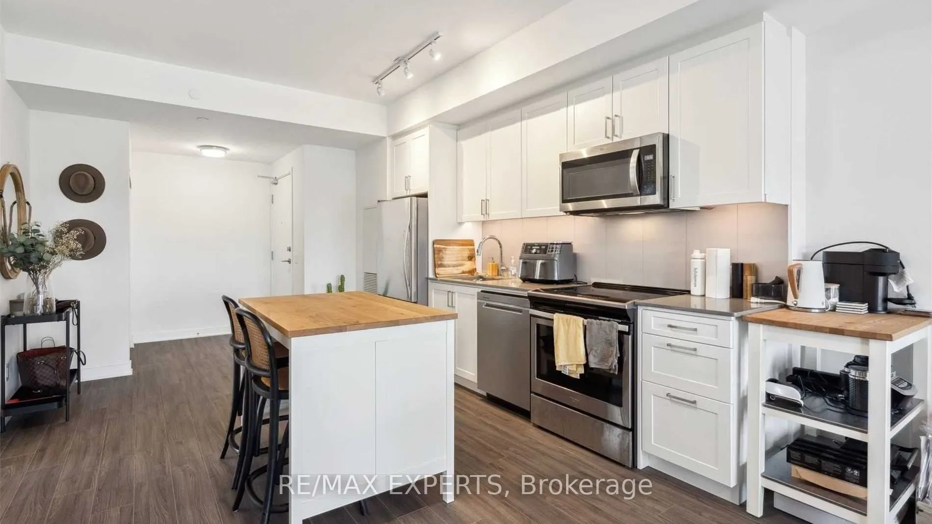 681 Yonge Street, #204