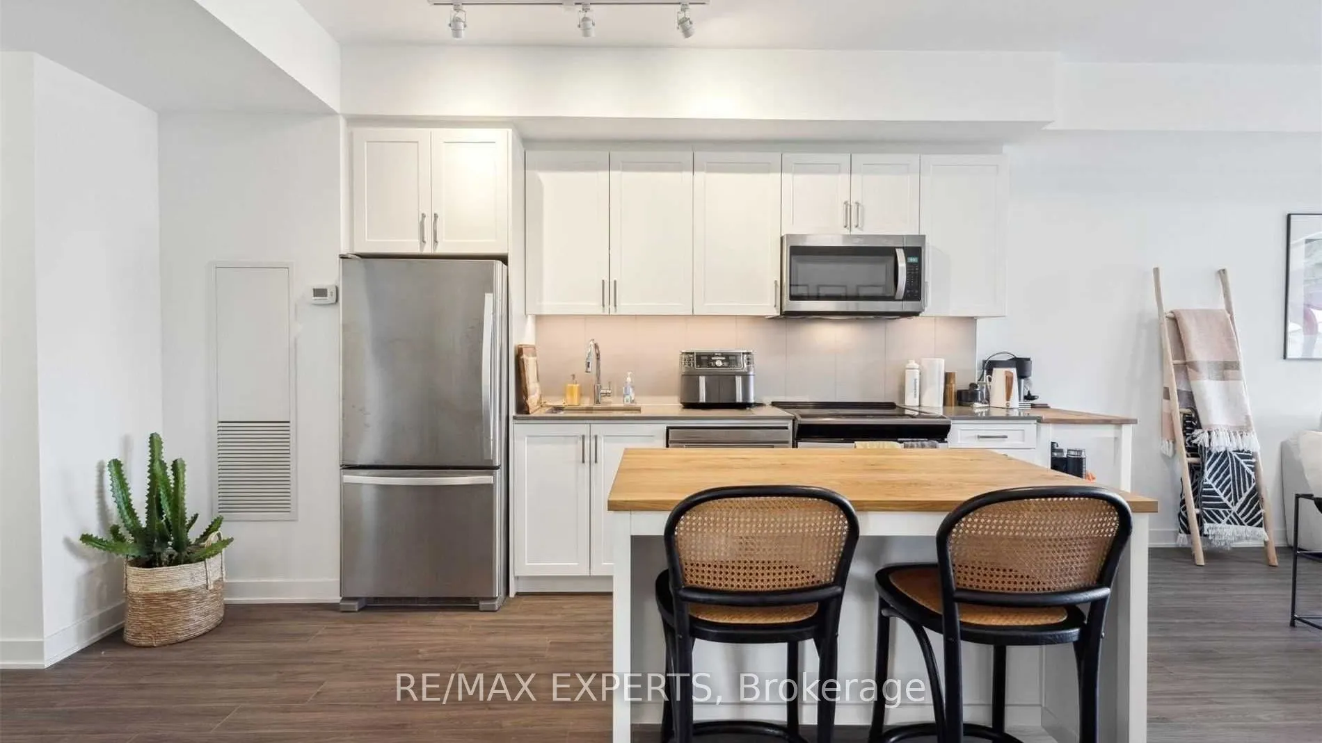 681 Yonge Street, #204