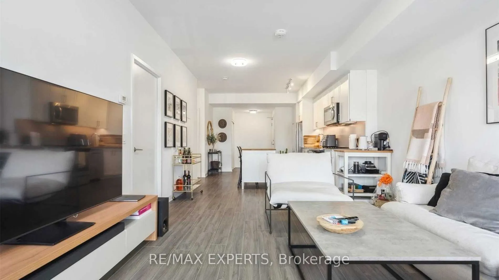 681 Yonge Street, #204