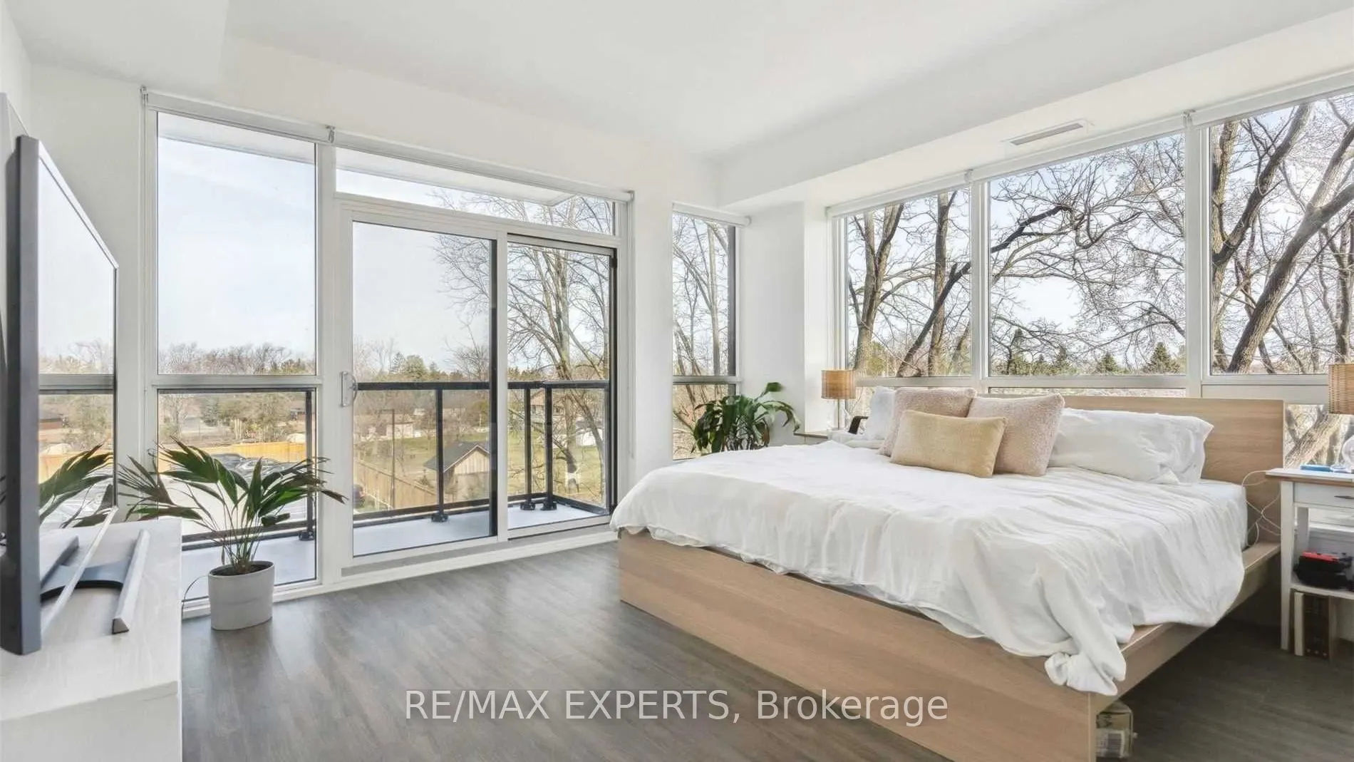 681 Yonge Street, #204