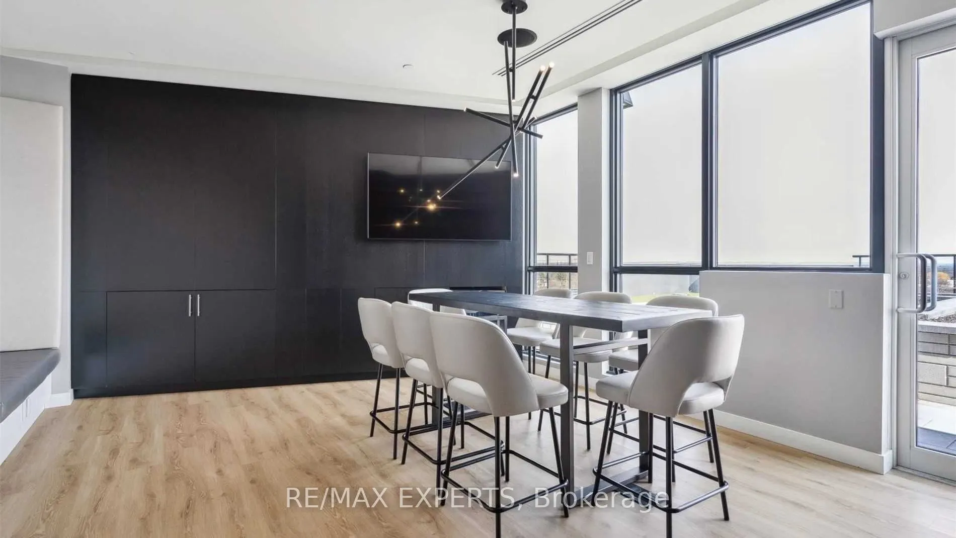 681 Yonge Street, #204
