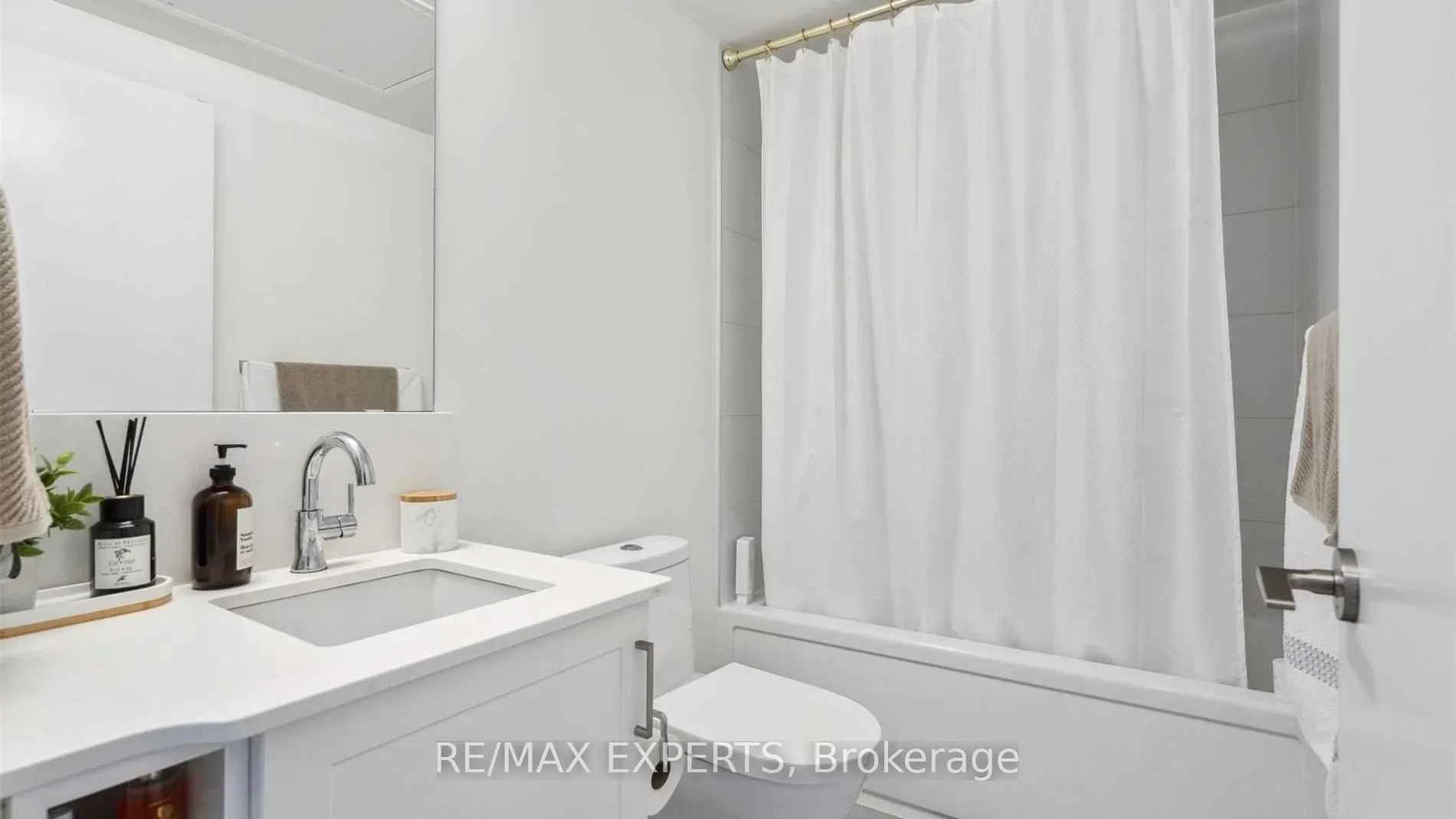 681 Yonge Street, #204