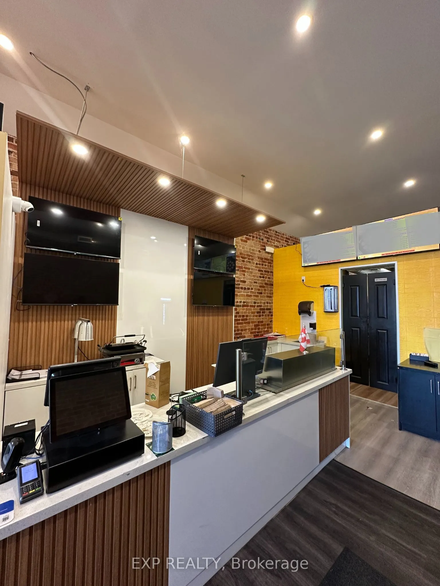 58 Dunlop Street E, #100