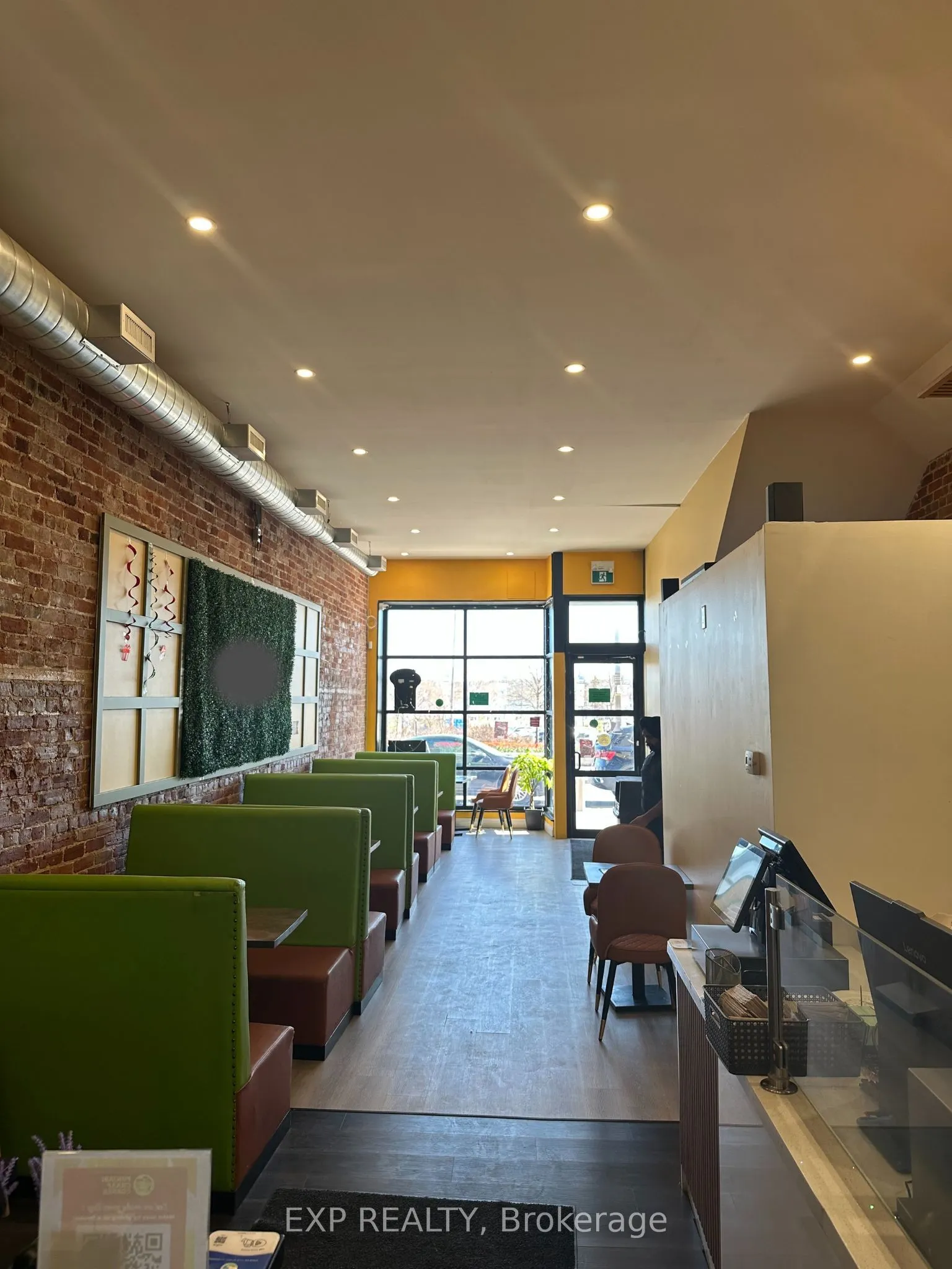 58 Dunlop Street E, #100