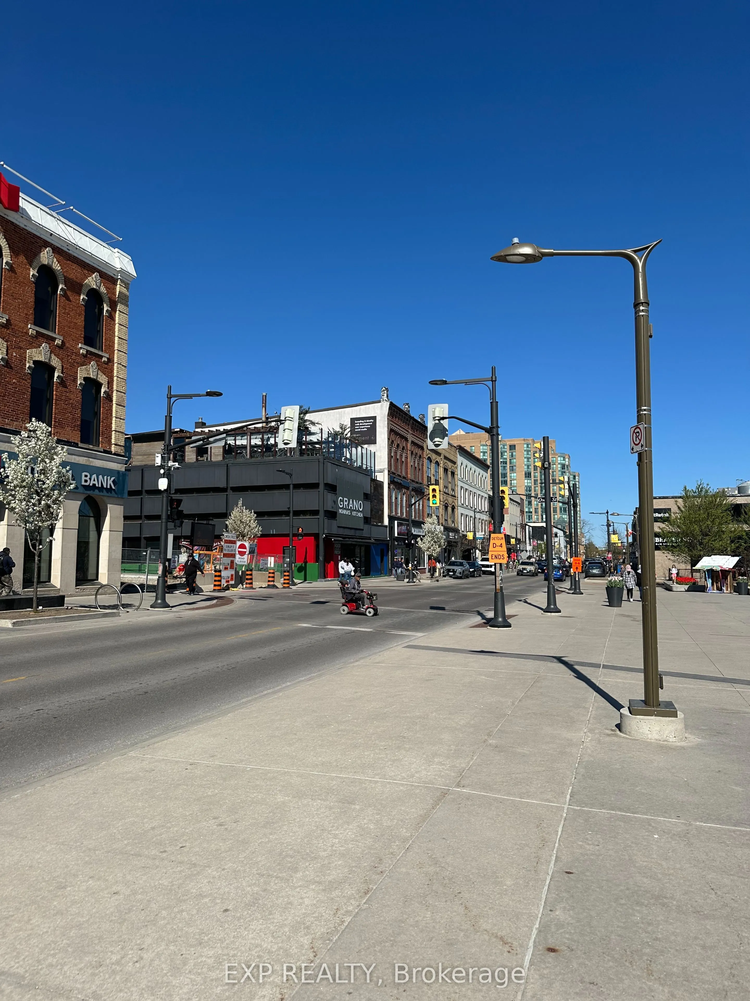 58 Dunlop Street E, #100
