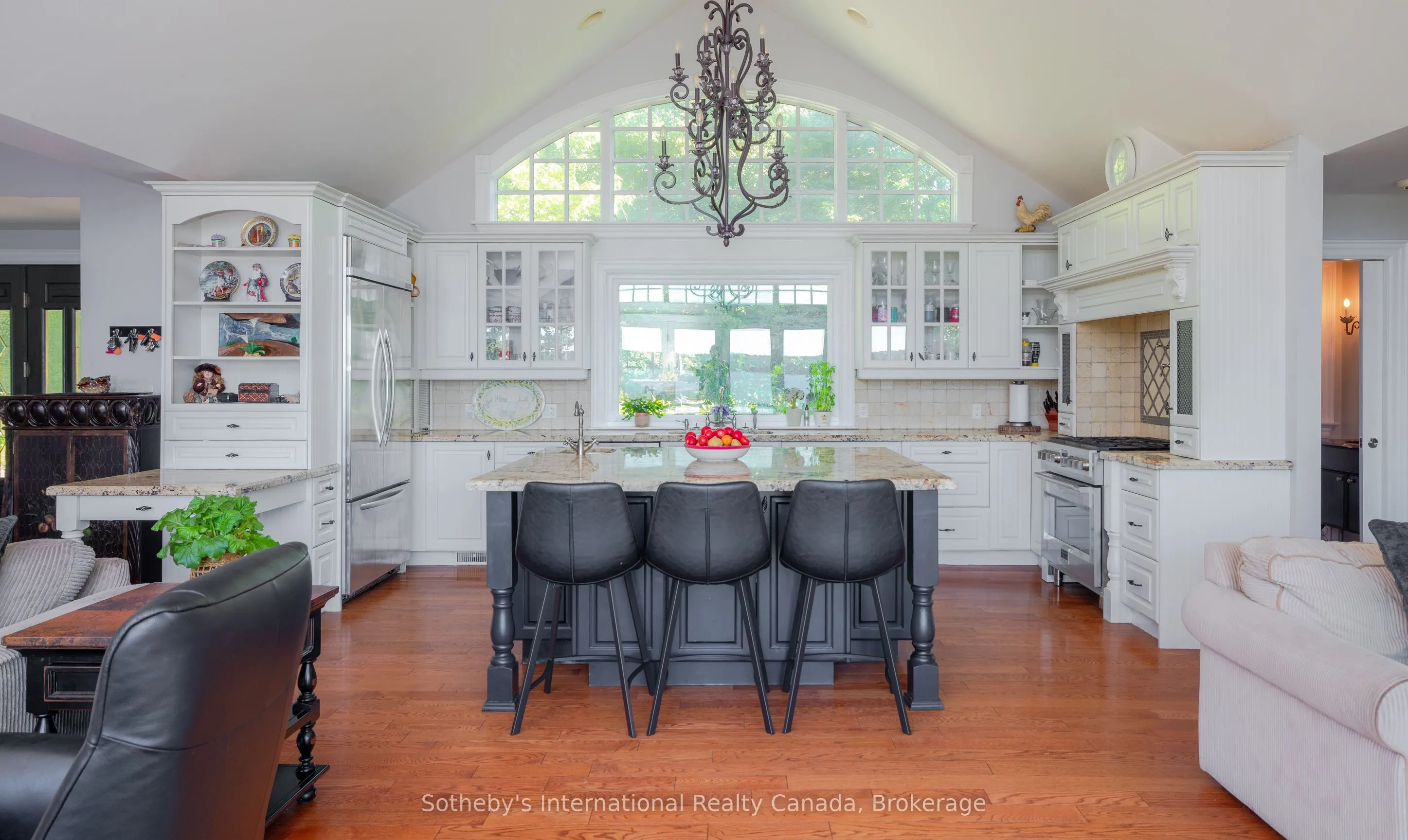 2533 Ridge Road W