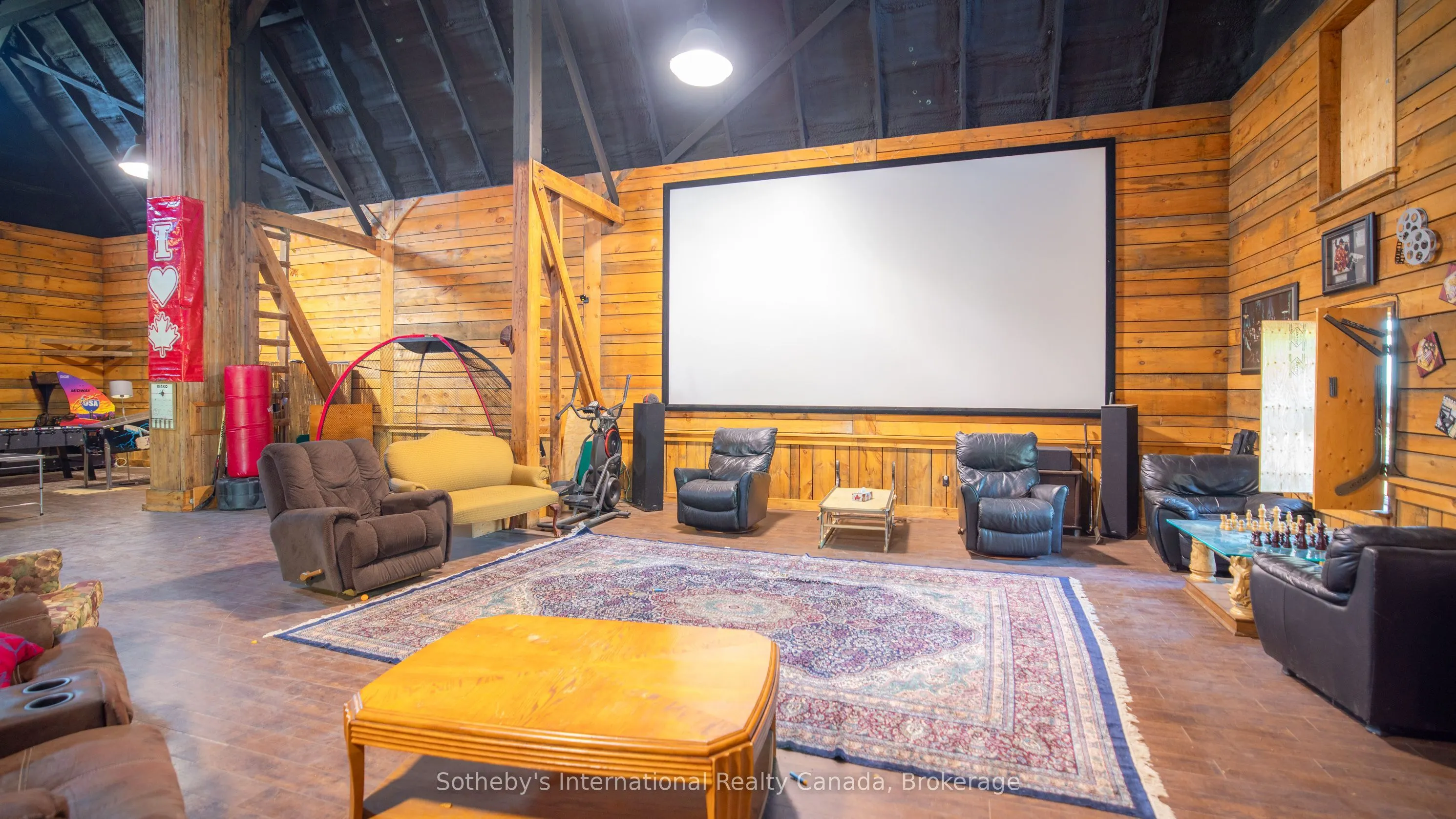 2533 Ridge Road W