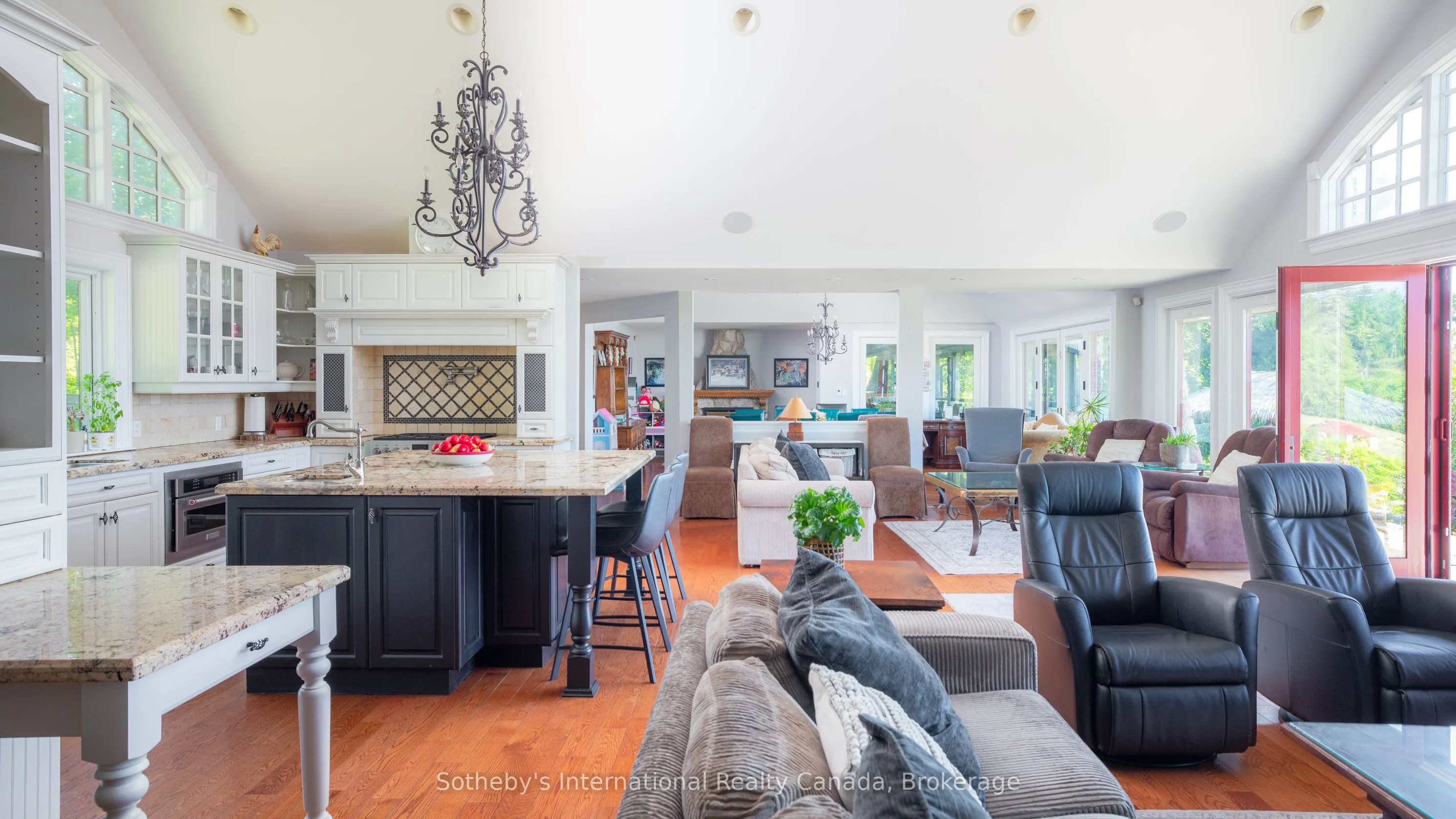 2533 Ridge Road W
