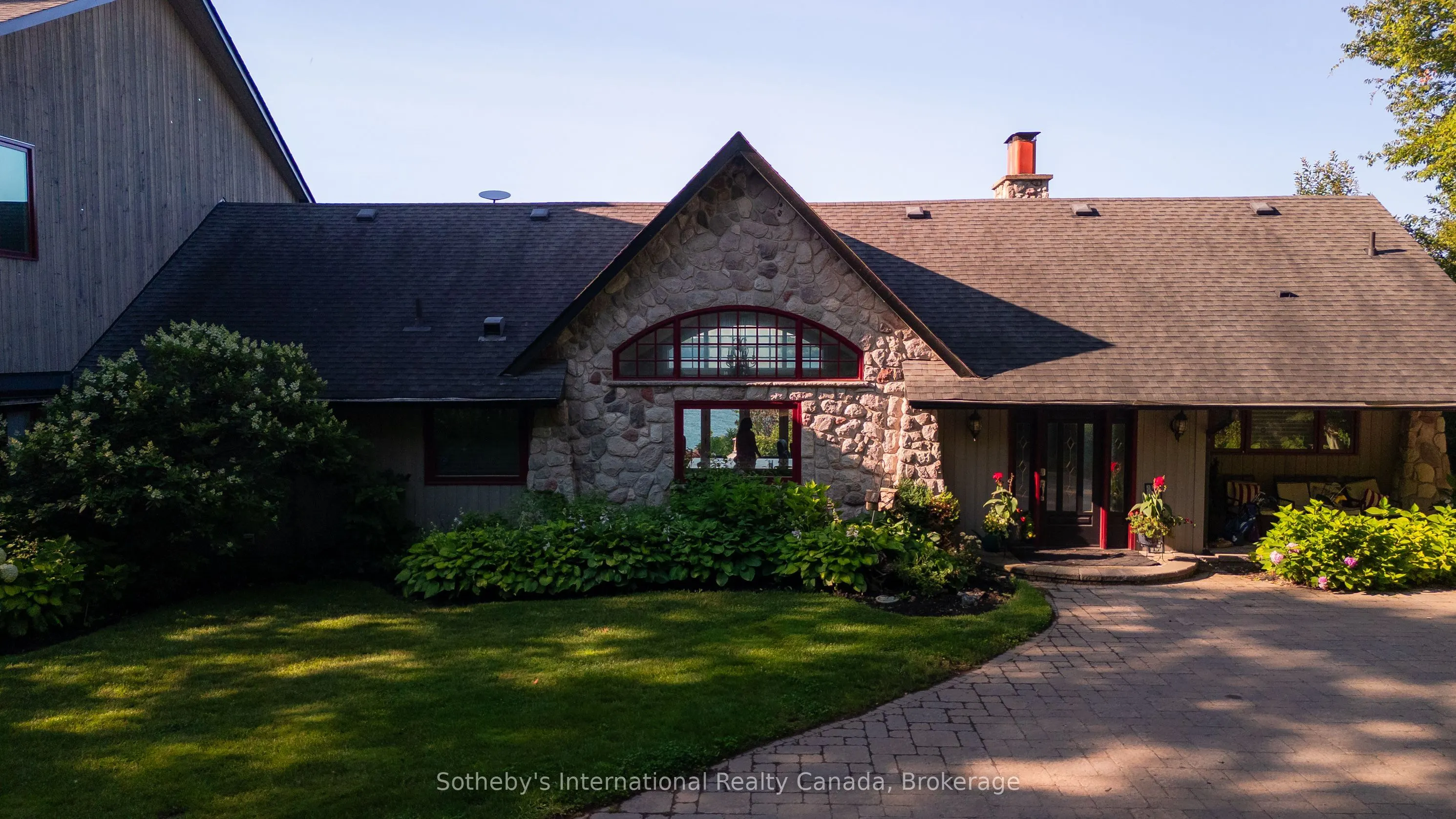 2533 Ridge Road W