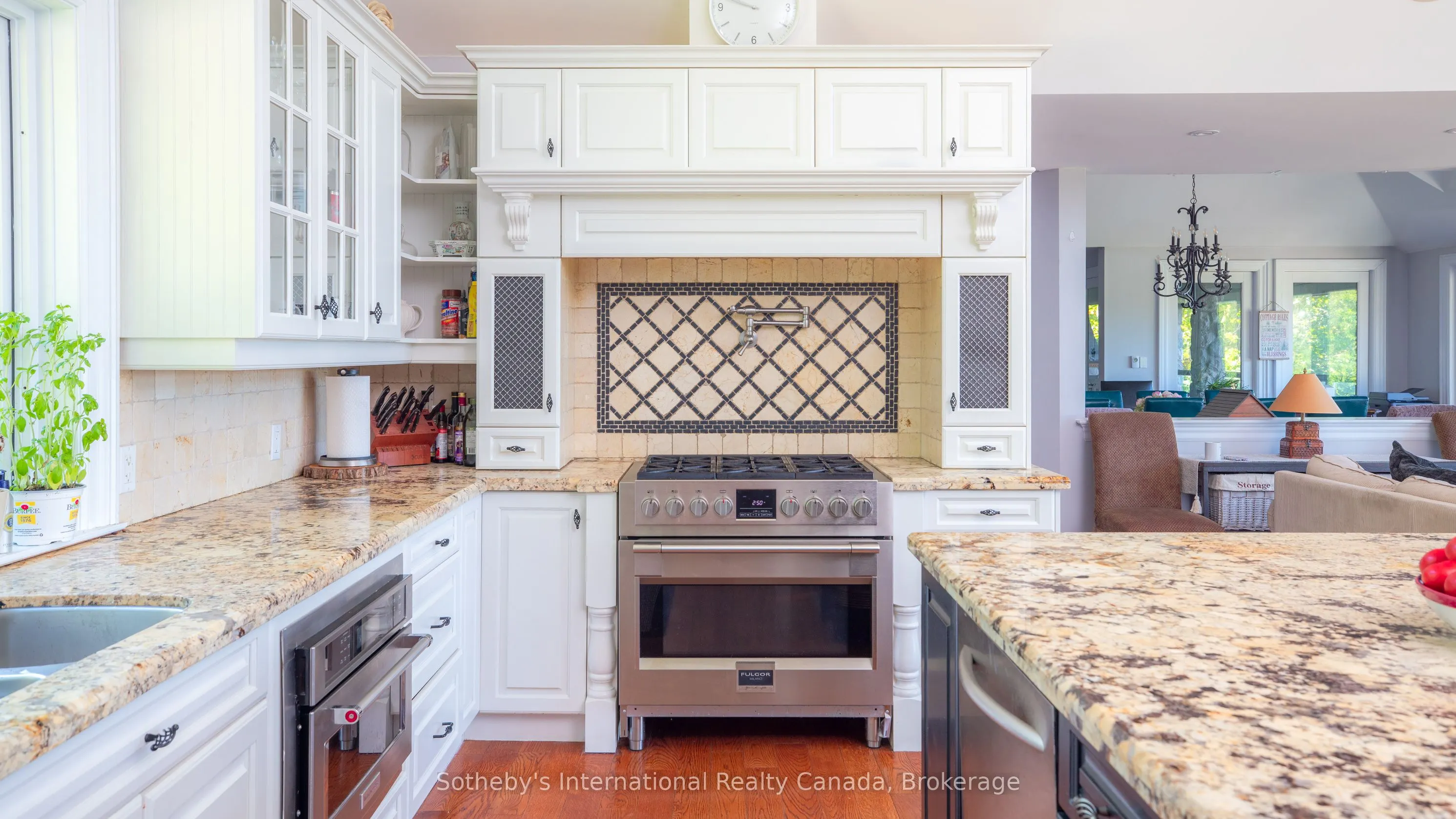 2533 Ridge Road W