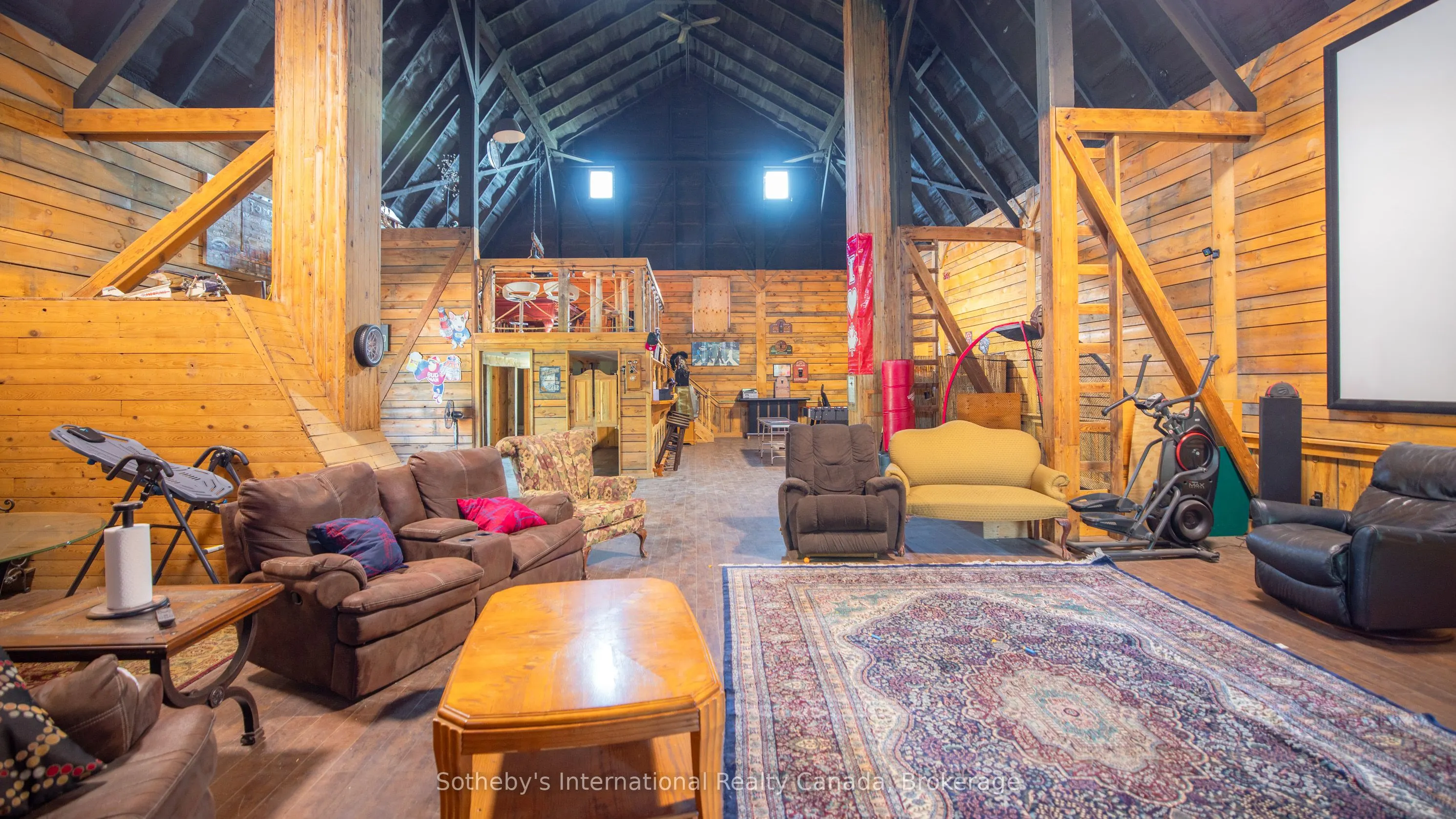 2533 Ridge Road W