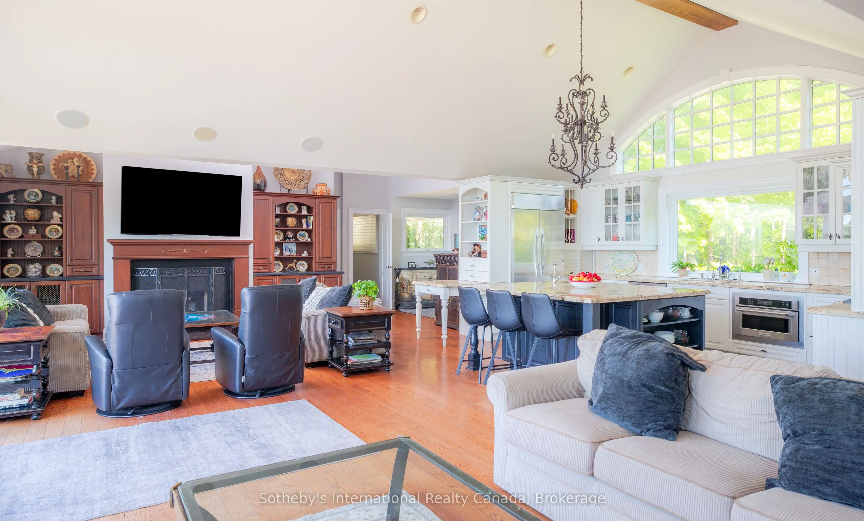 2533 Ridge Road W