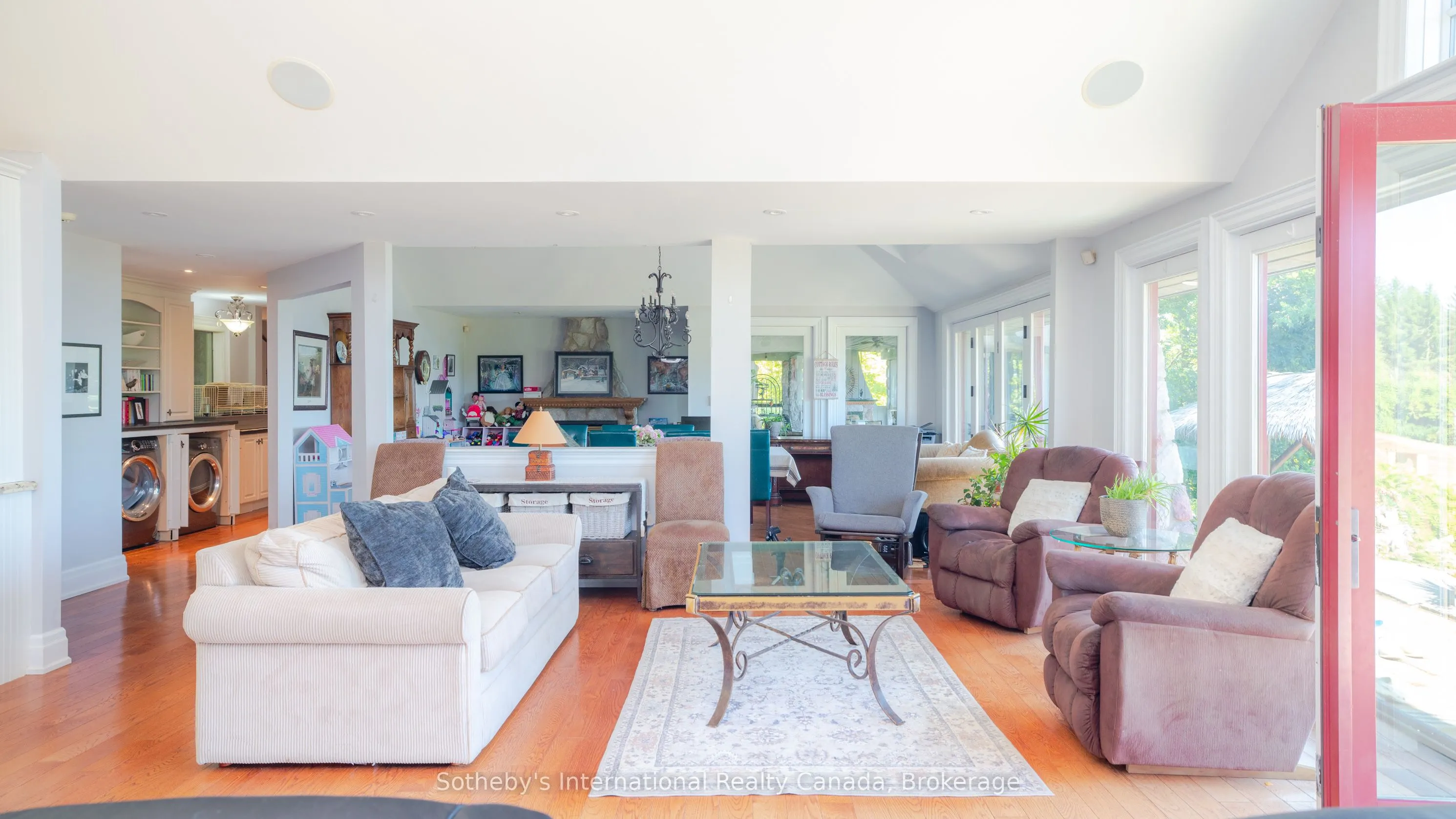 2533 Ridge Road W