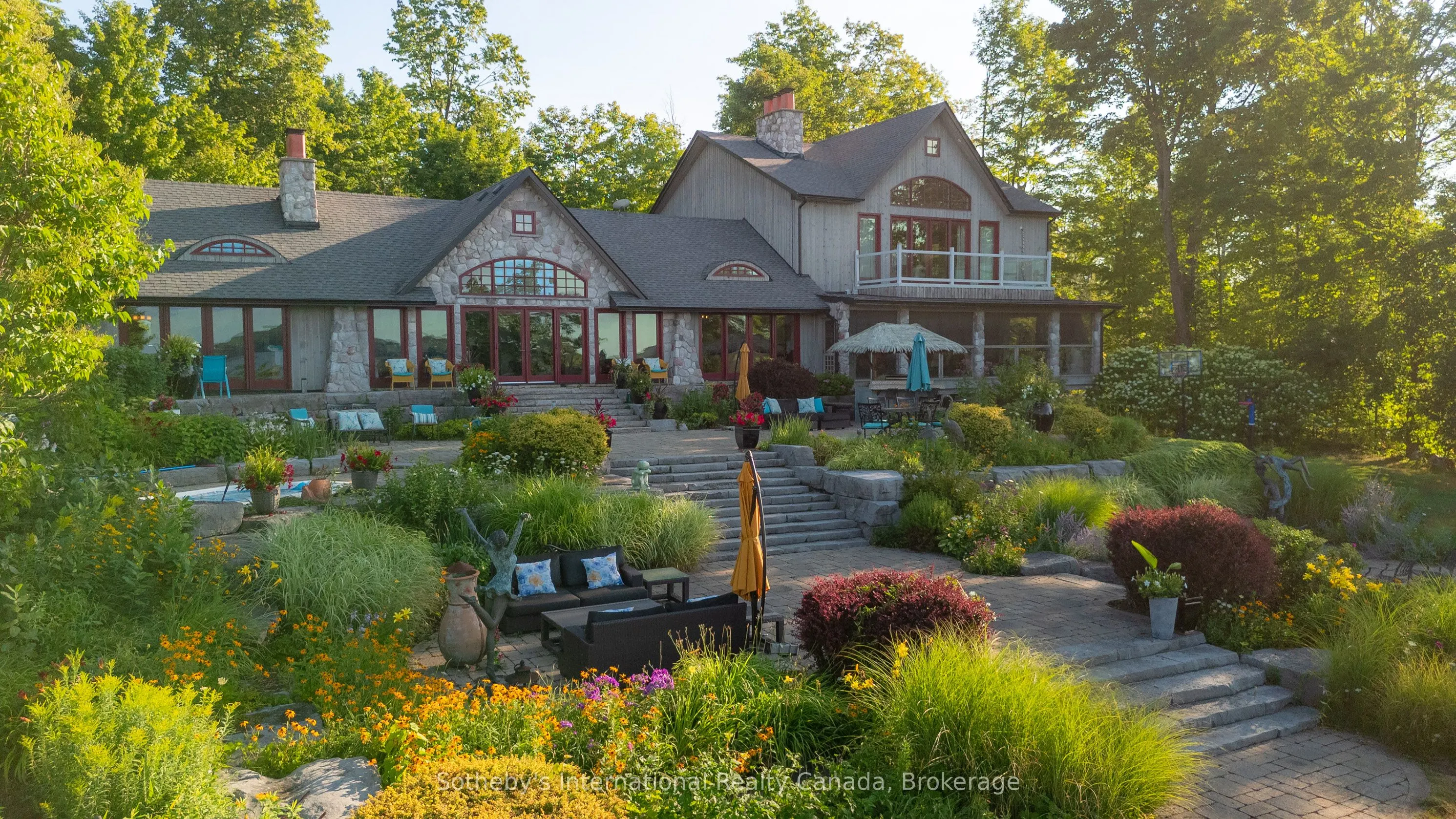 2533 Ridge Road W