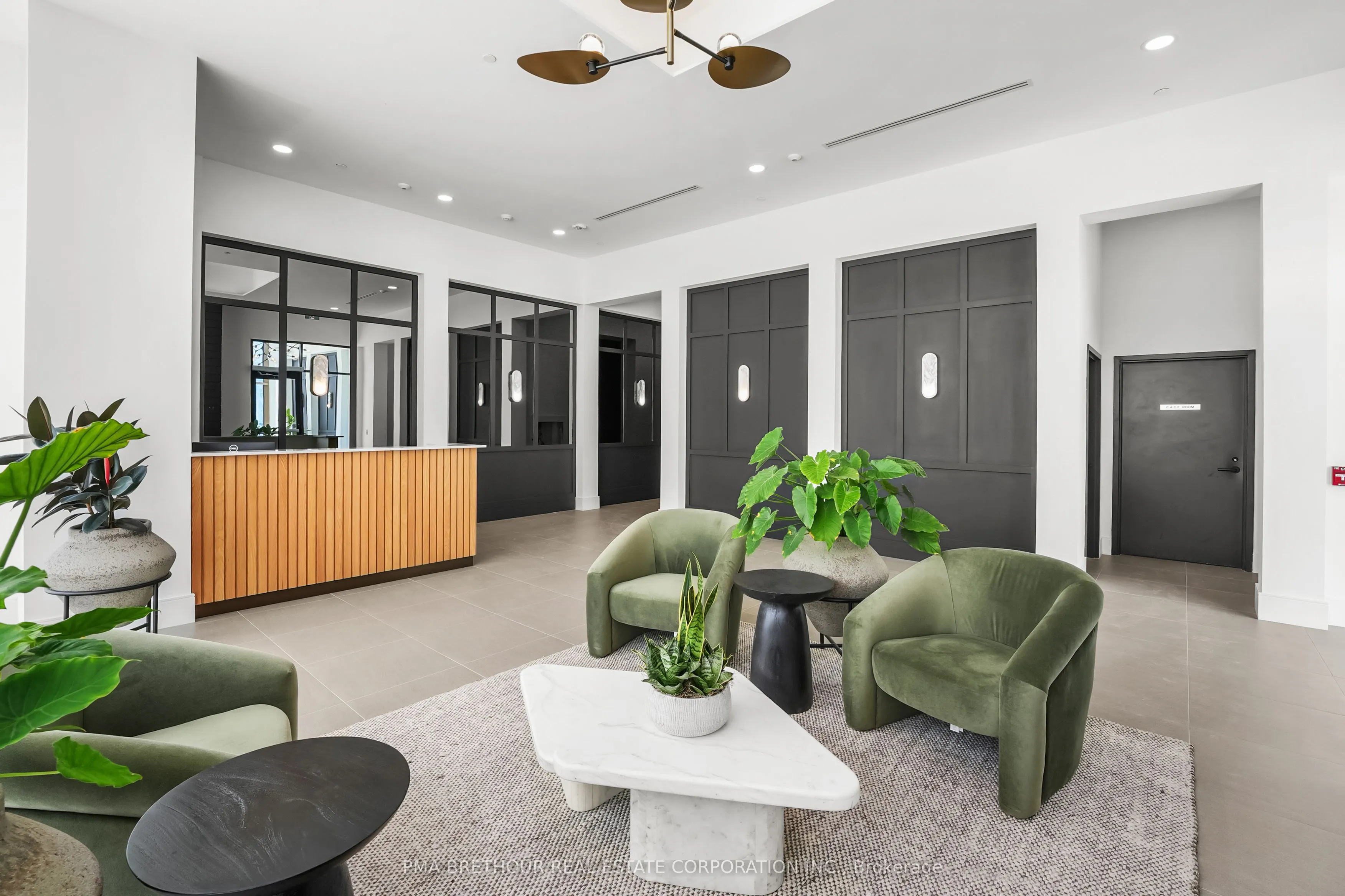 31 Huron Street, #504