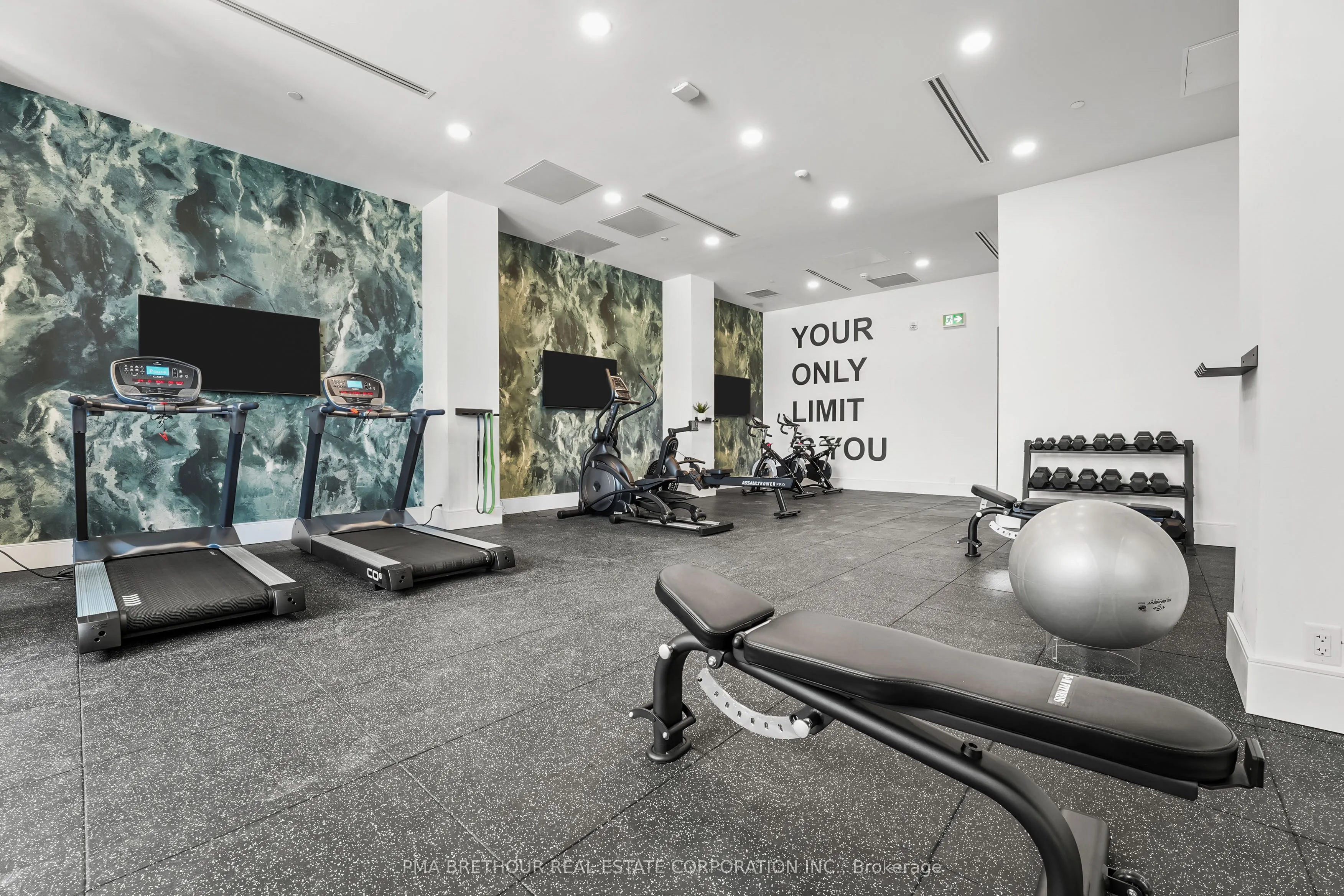 31 Huron Street, #504