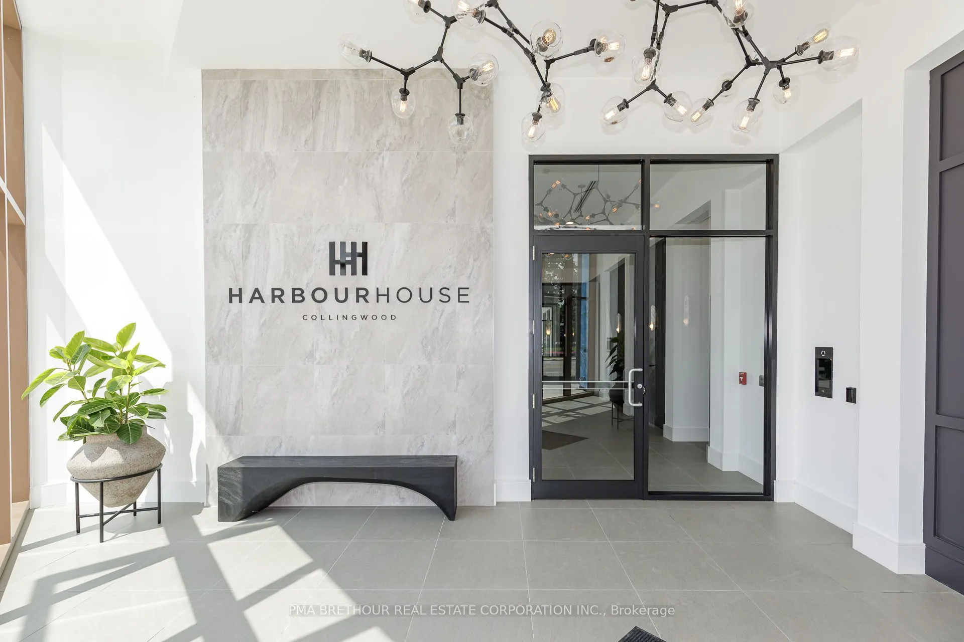 31 Huron Street, #504