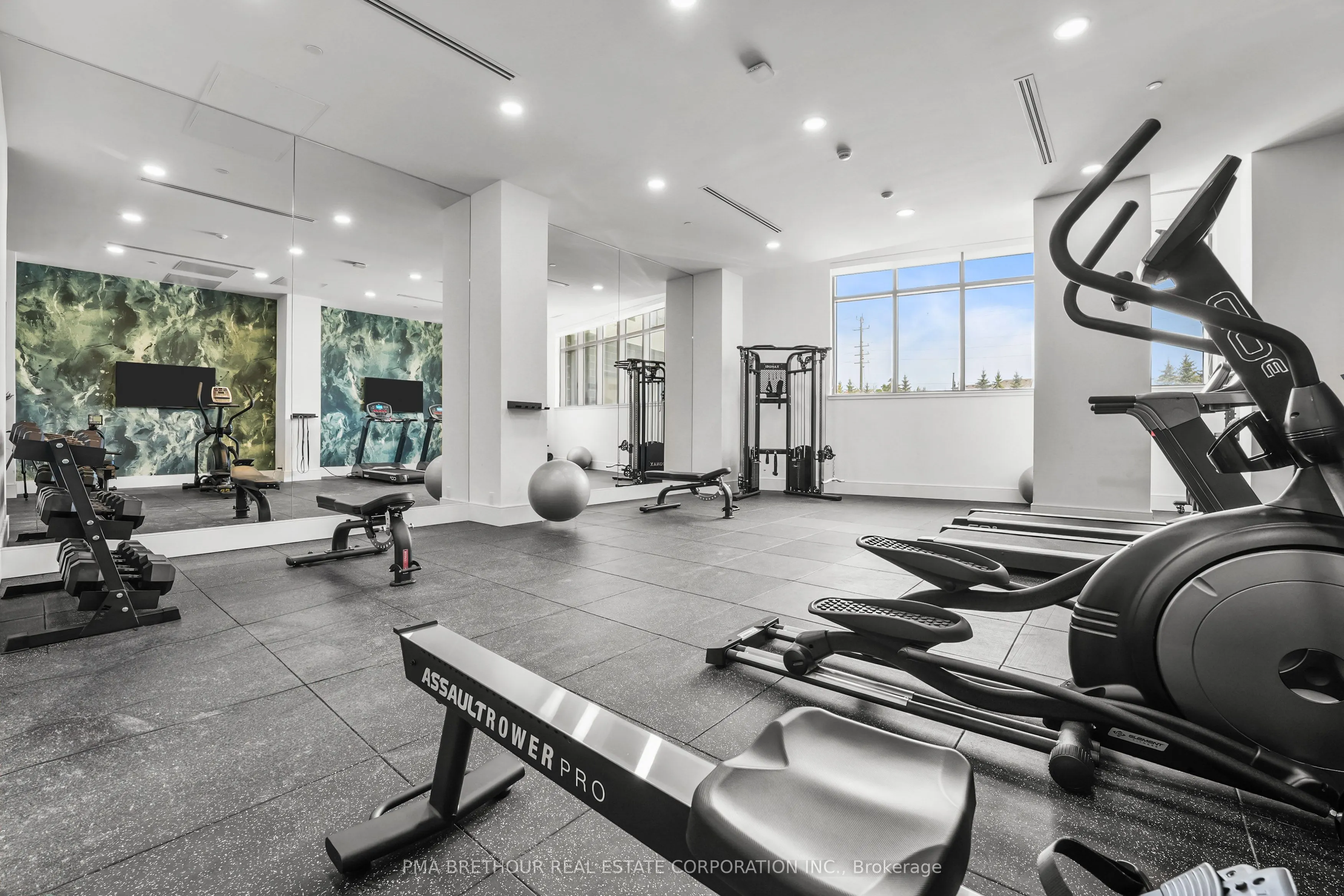 31 Huron Street, #504