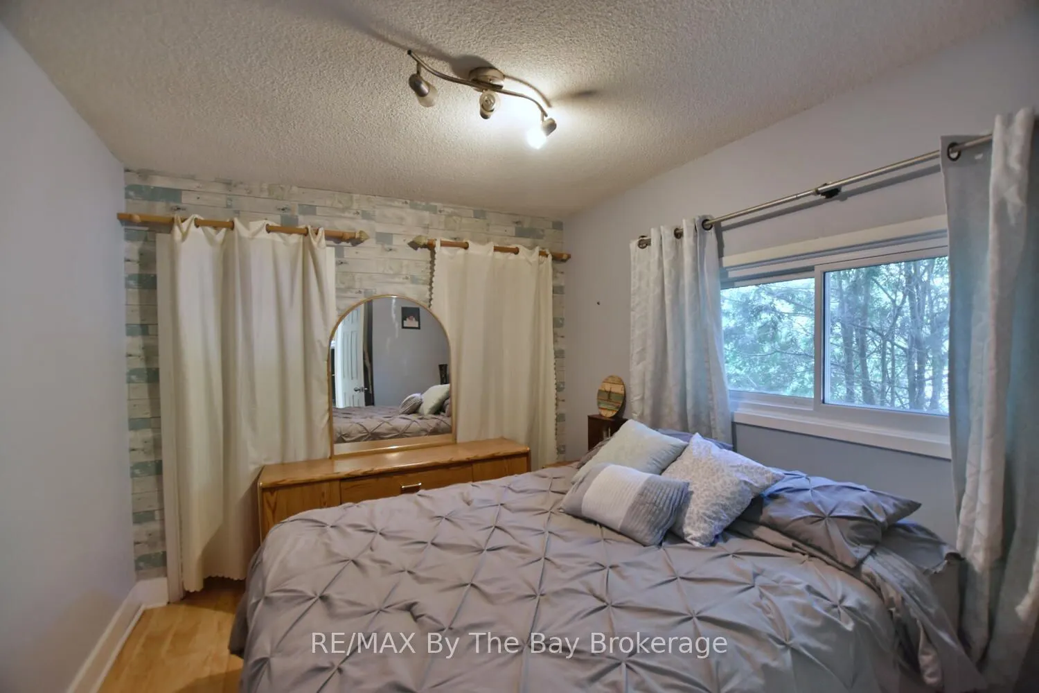 103 Sunnidale Road S