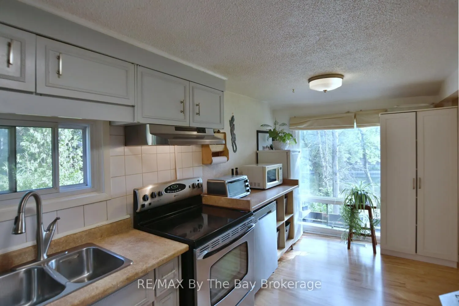 103 Sunnidale Road S