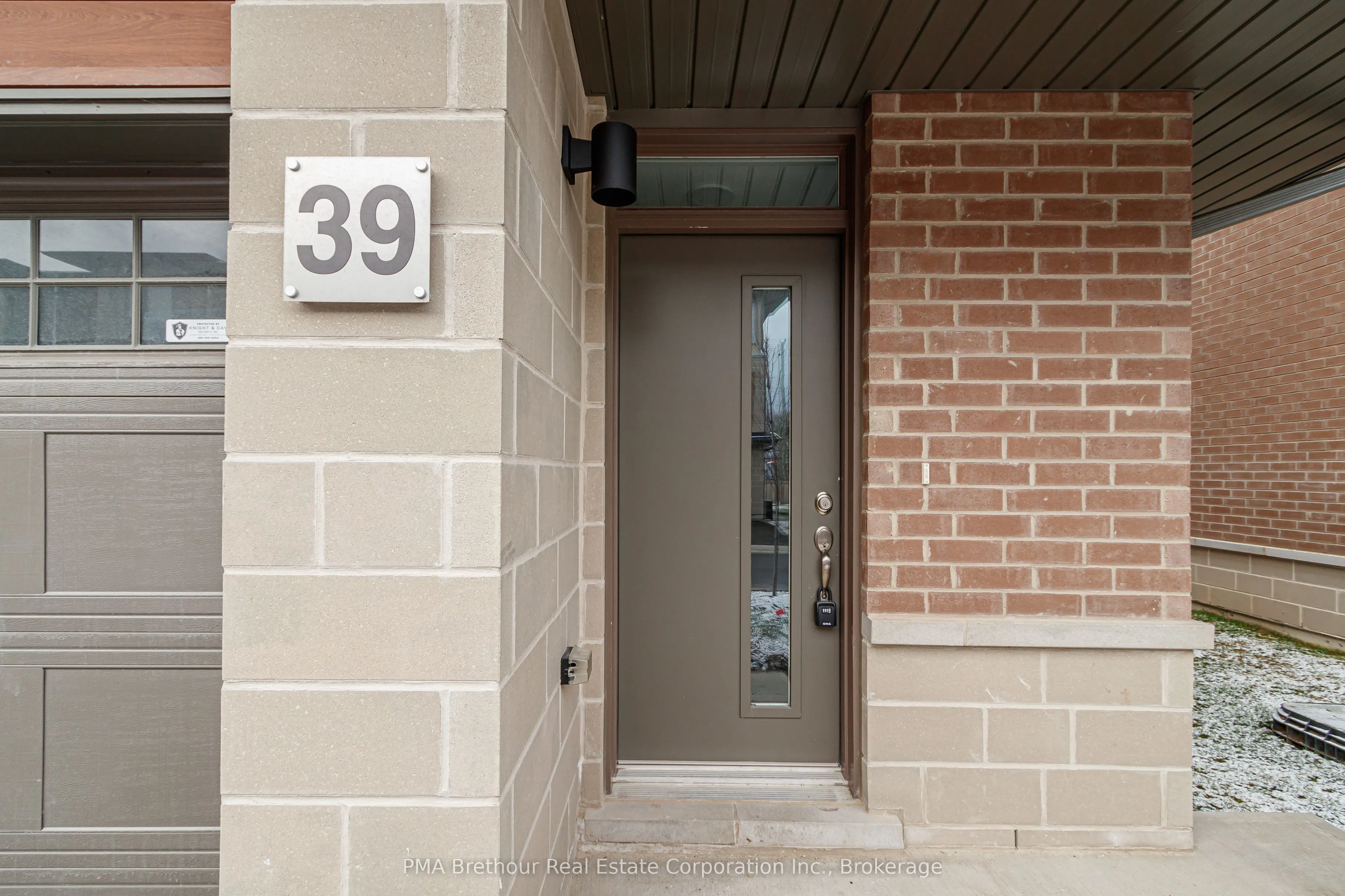 39 Winters Crescent, #1