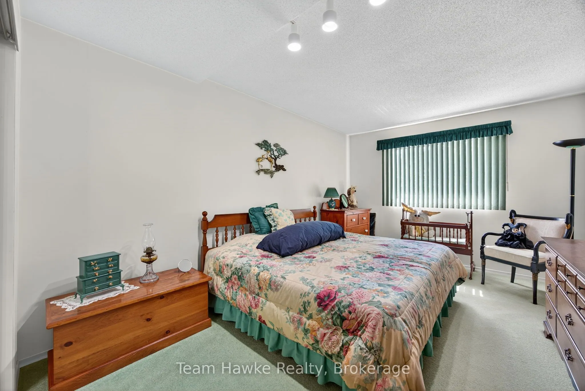 203 Woodlands Avenue