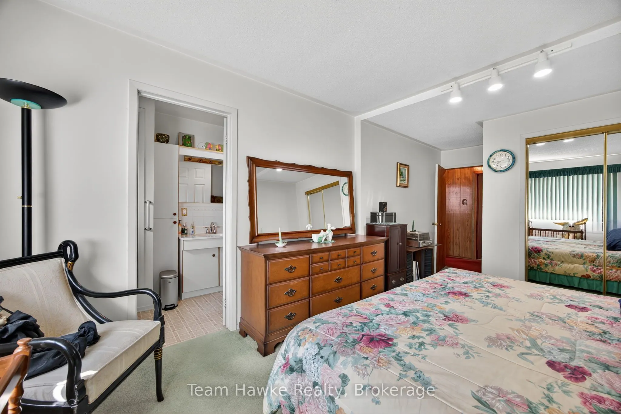 203 Woodlands Avenue