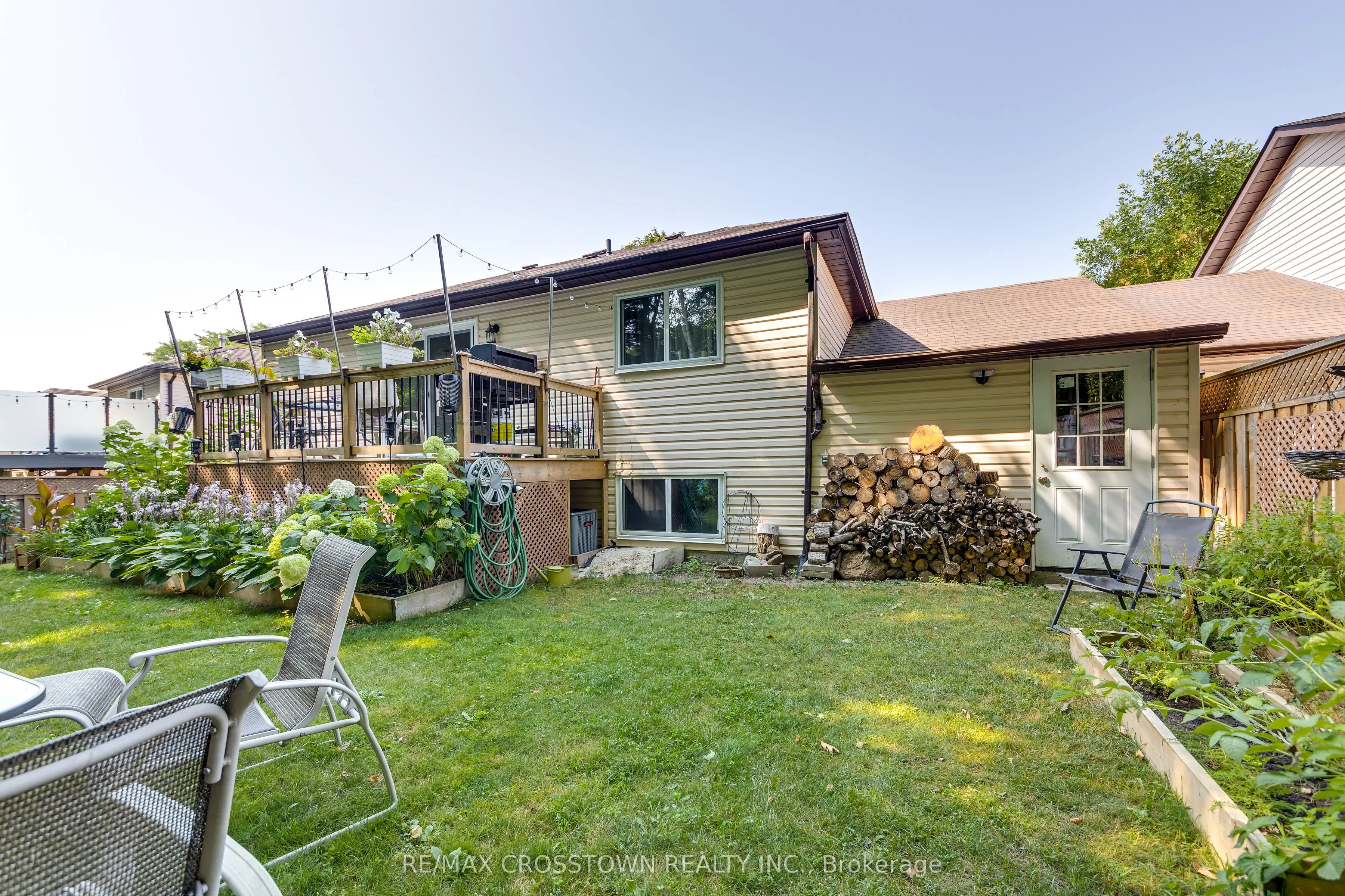13 Harbour Crescent