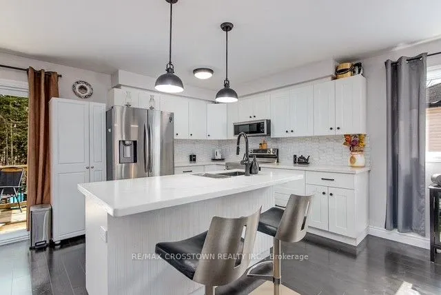 13 Harbour Crescent