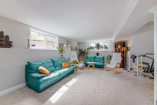 13 Harbour Crescent
