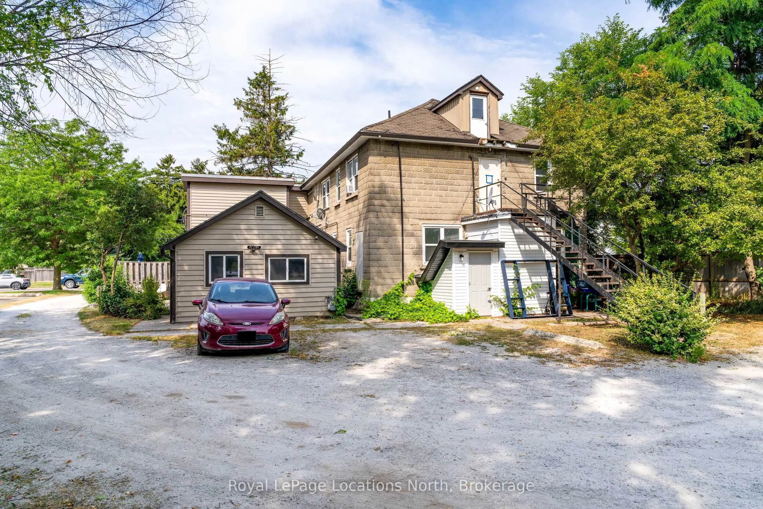593 HURONTARIO Street