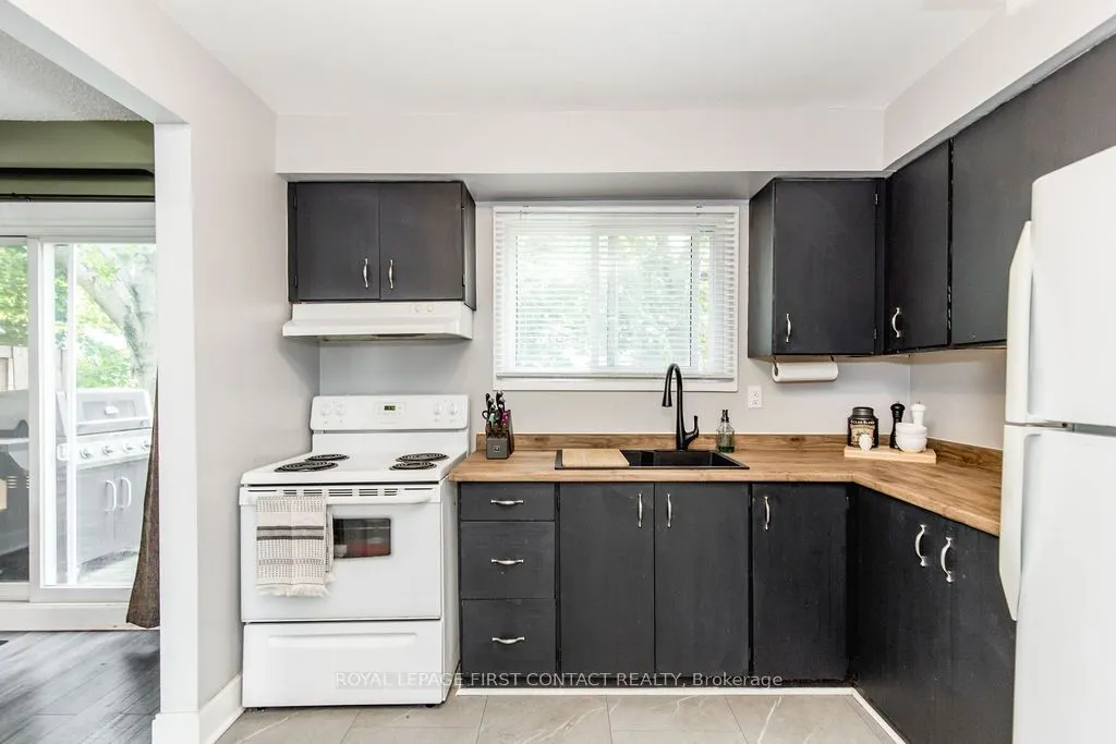 1095 Mississaga Street W, #10