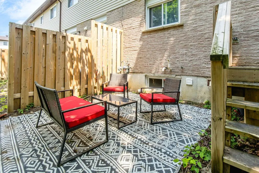 1095 Mississaga Street W, #10