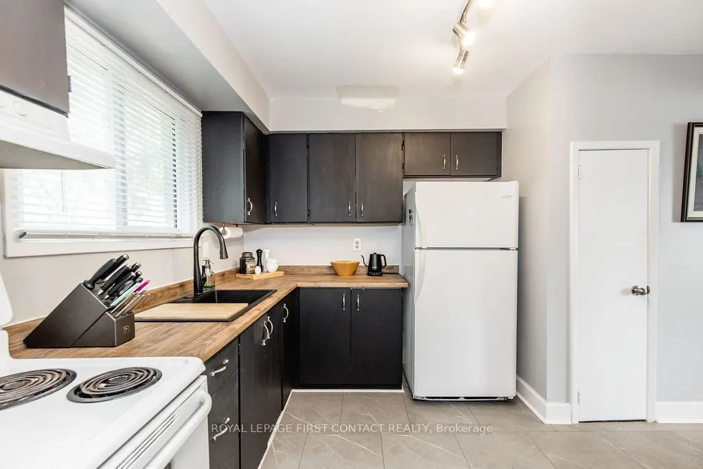 1095 Mississaga Street W, #10